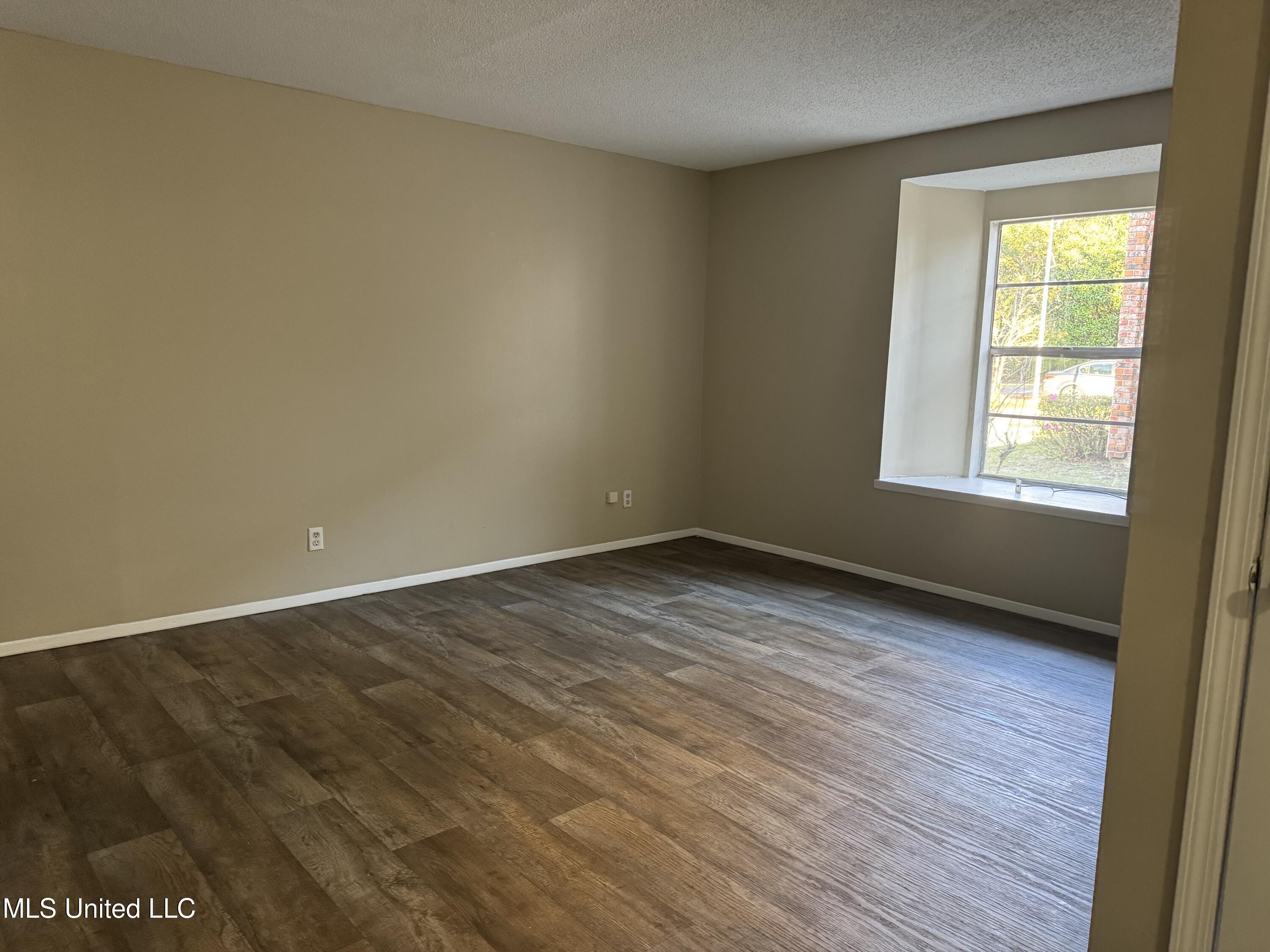 2804 Dubarry Drive Property Photo 3