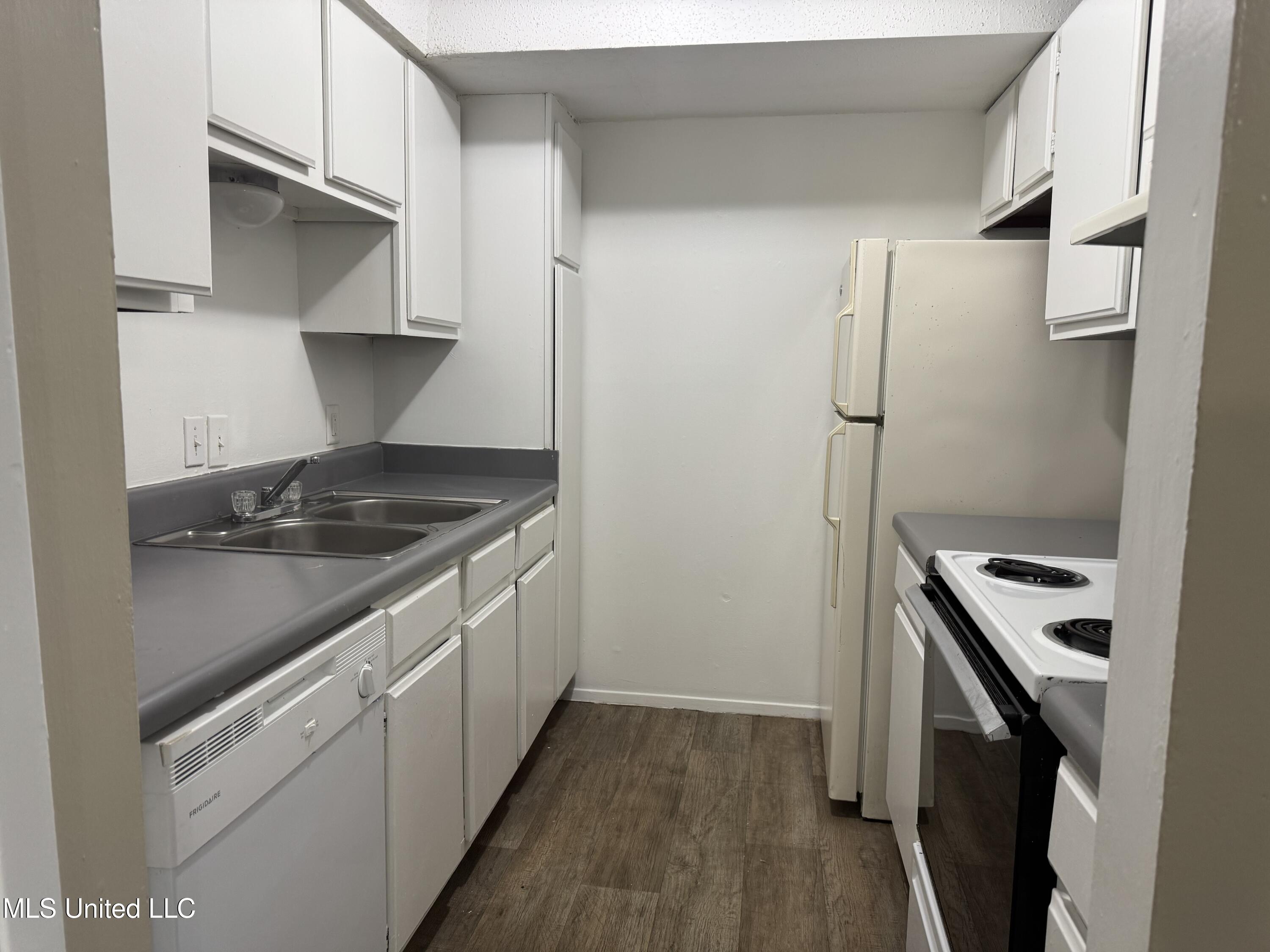 2804 Dubarry Drive Property Photo 5