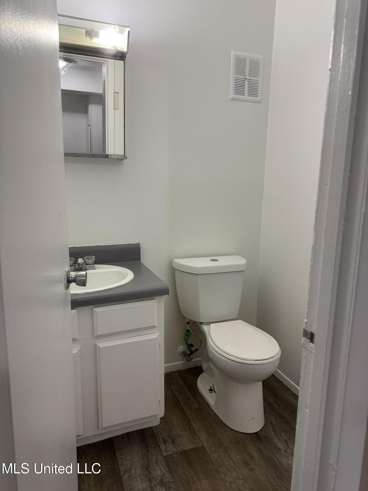 2804 Dubarry Drive Property Photo 6