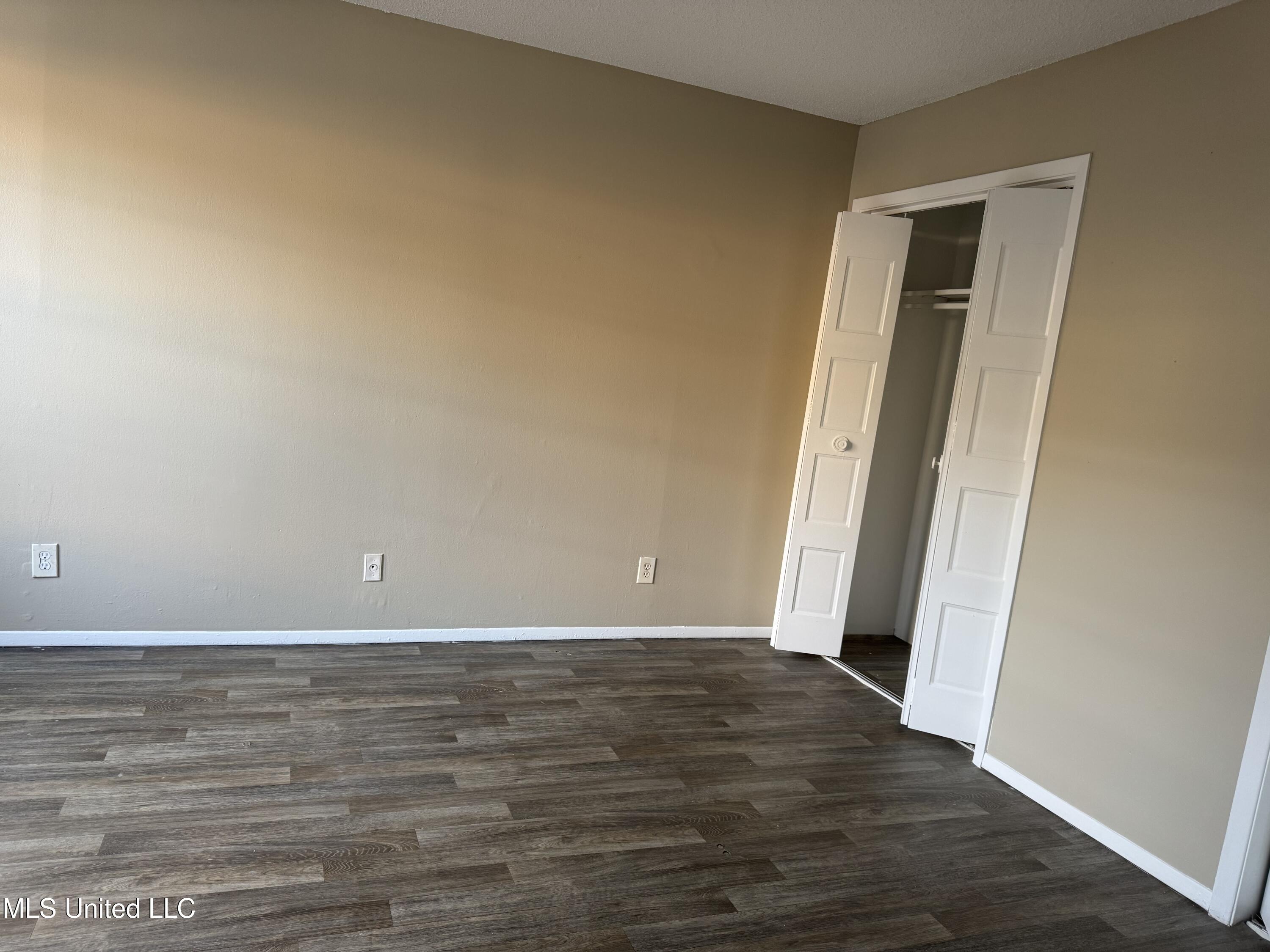 2804 Dubarry Drive Property Photo 8