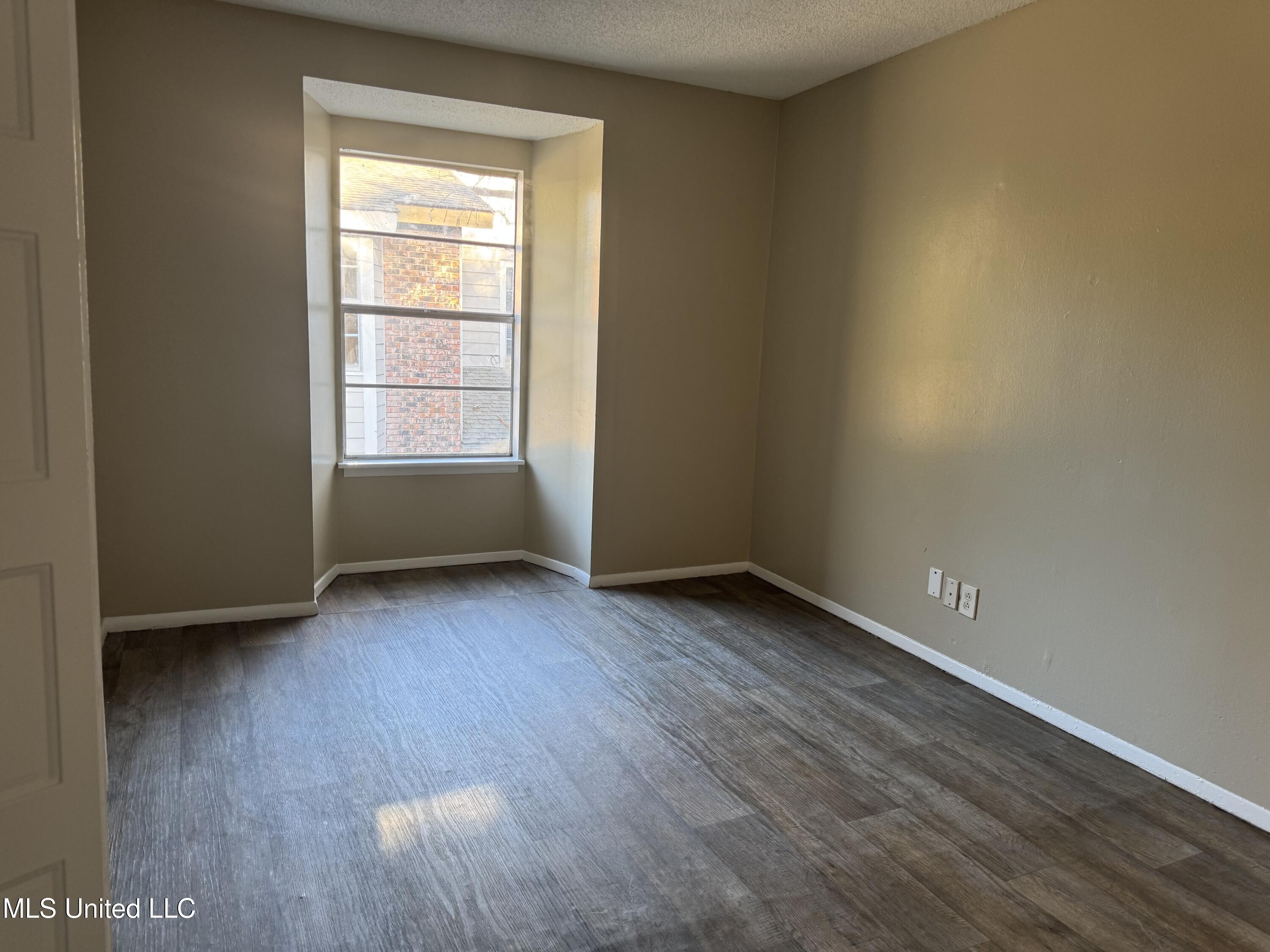 2804 Dubarry Drive Property Photo 9