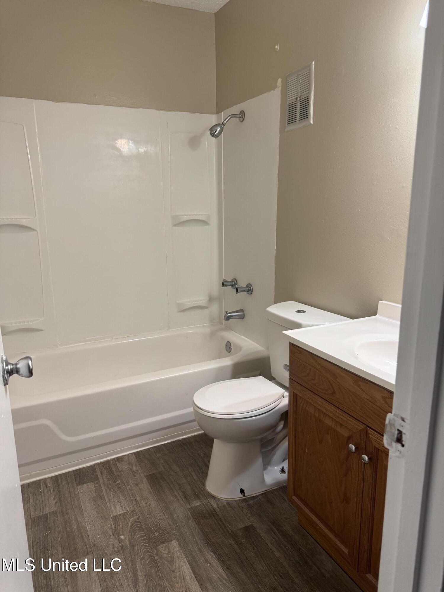 2804 Dubarry Drive Property Photo 10