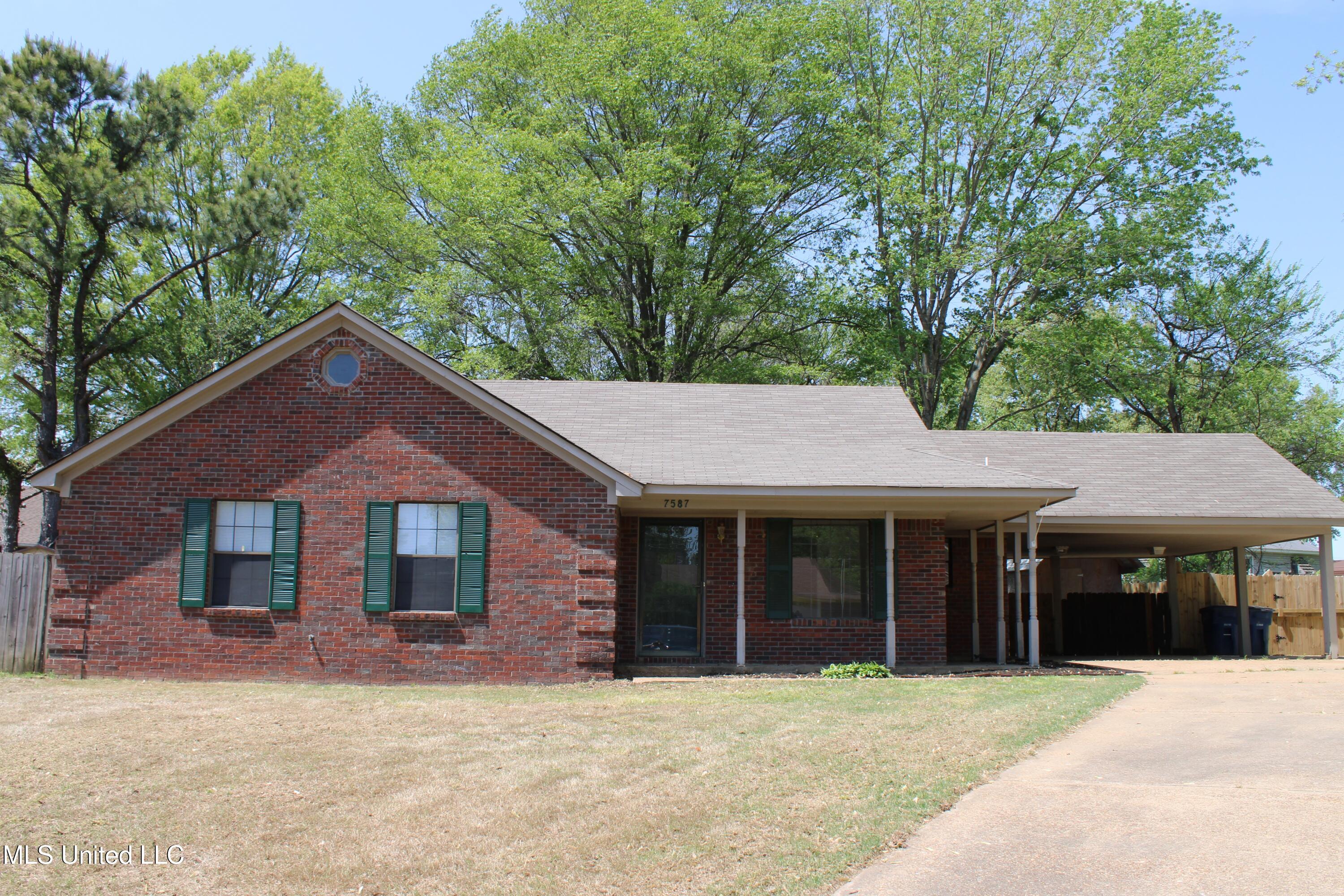7587 Dewberry Cove Property Photo 1