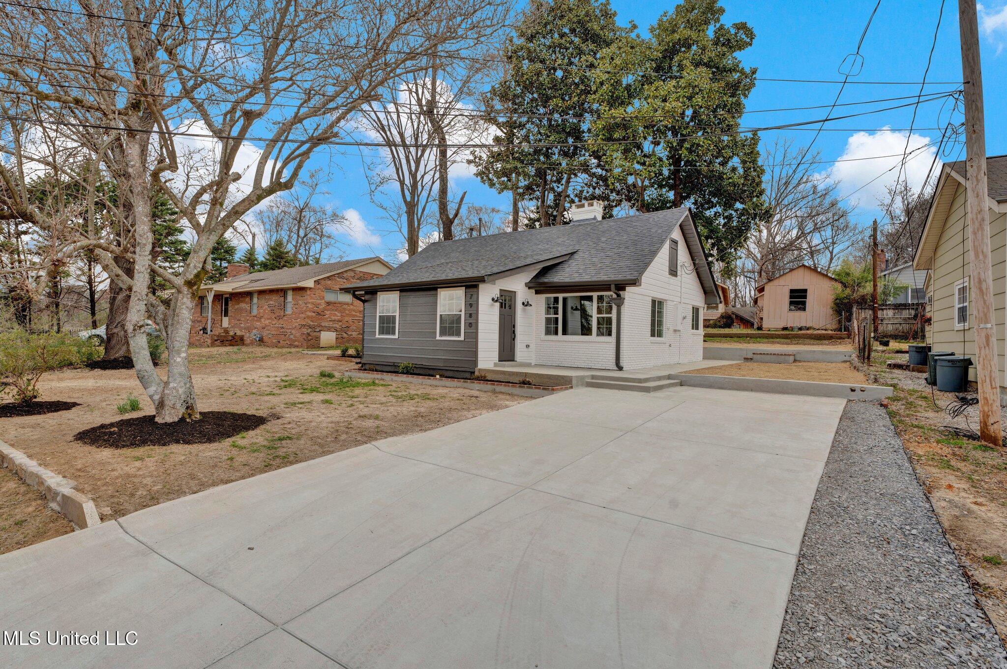 7980 Crescent Circle Property Photo 1