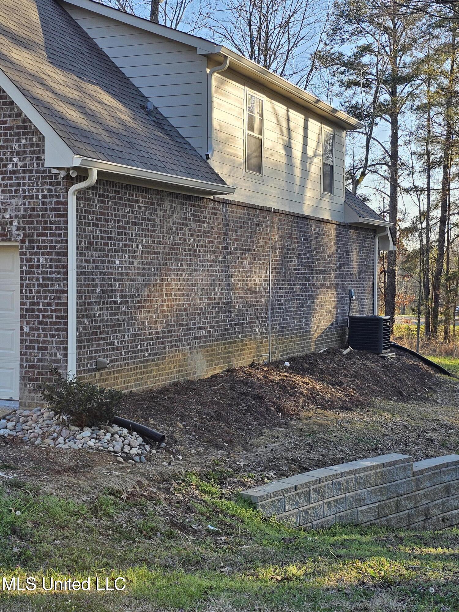 203 Winding Hills Drive Property Photo 3