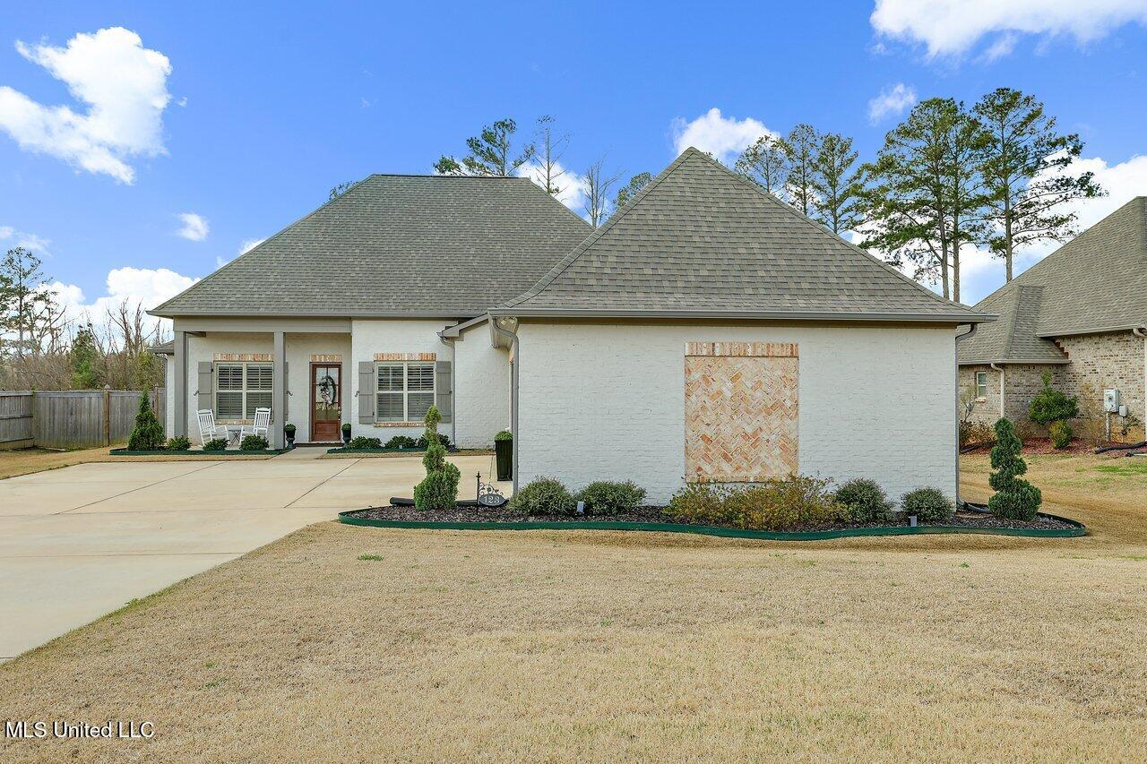 123 Freeland Lane Property Photo