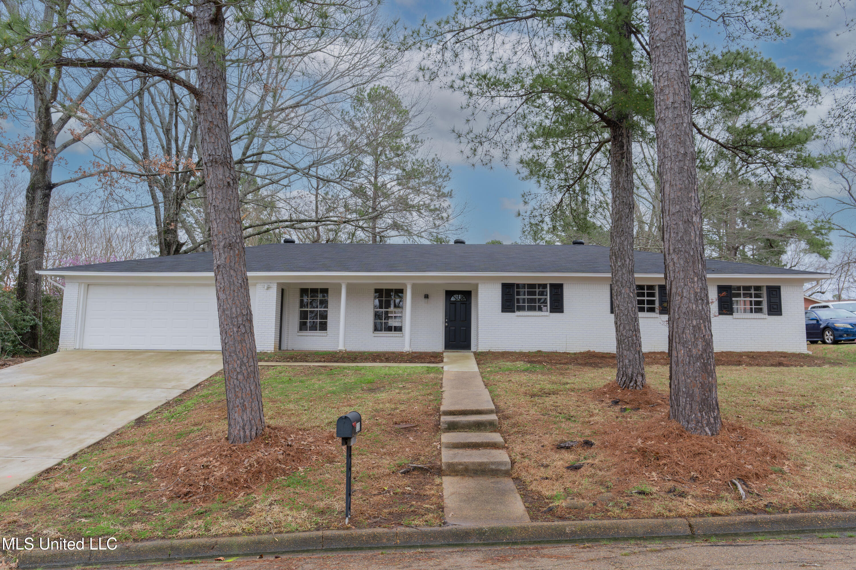 211 William Drive Property Photo