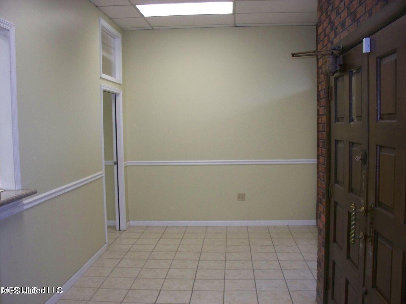963 Division Street Property Photo 5