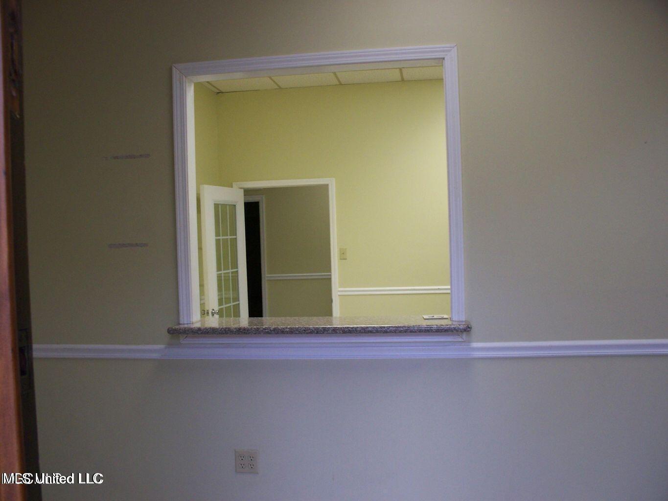 963 Division Street Property Photo 6