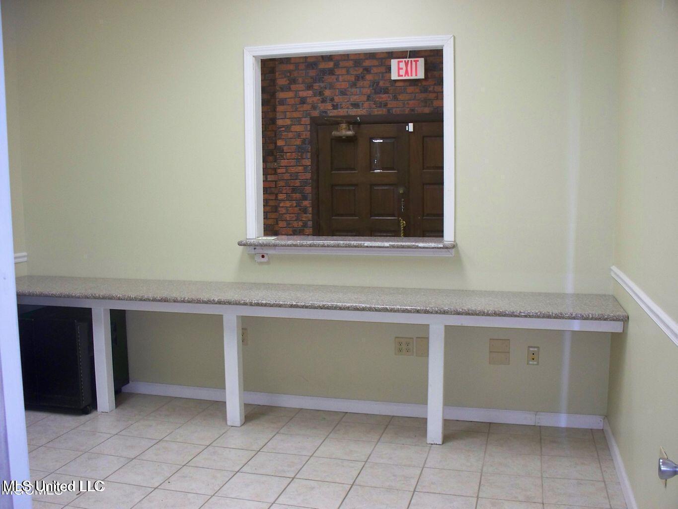 963 Division Street Property Photo 7
