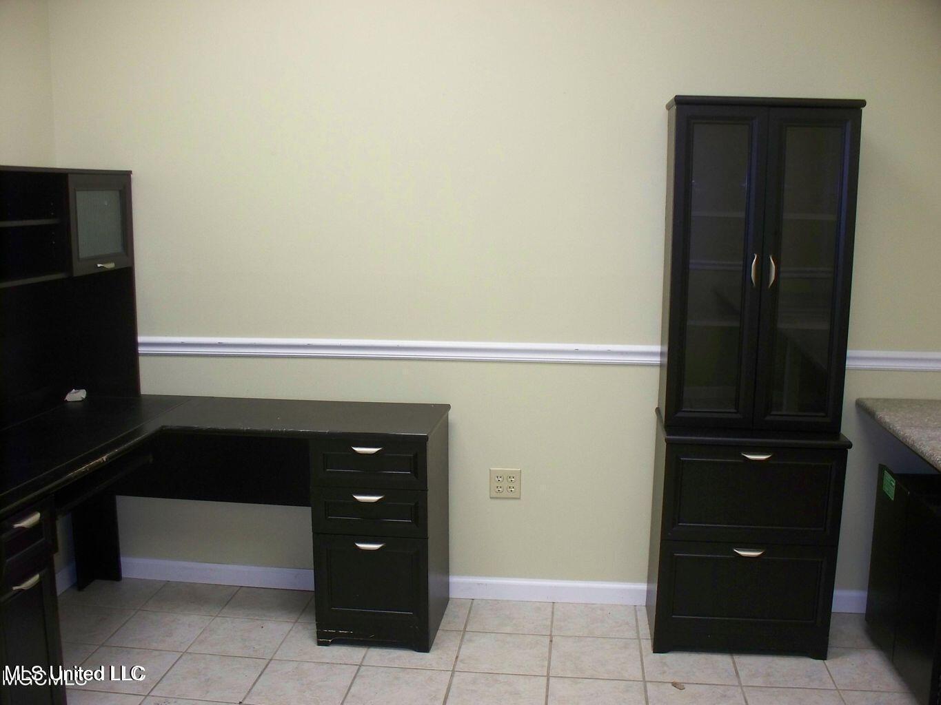 963 Division Street Property Photo 8