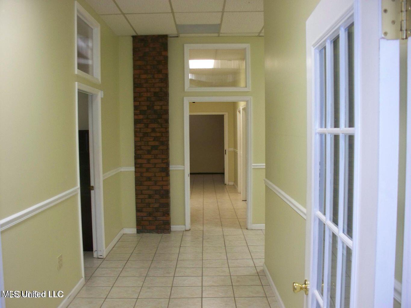 963 Division Street Property Photo 9