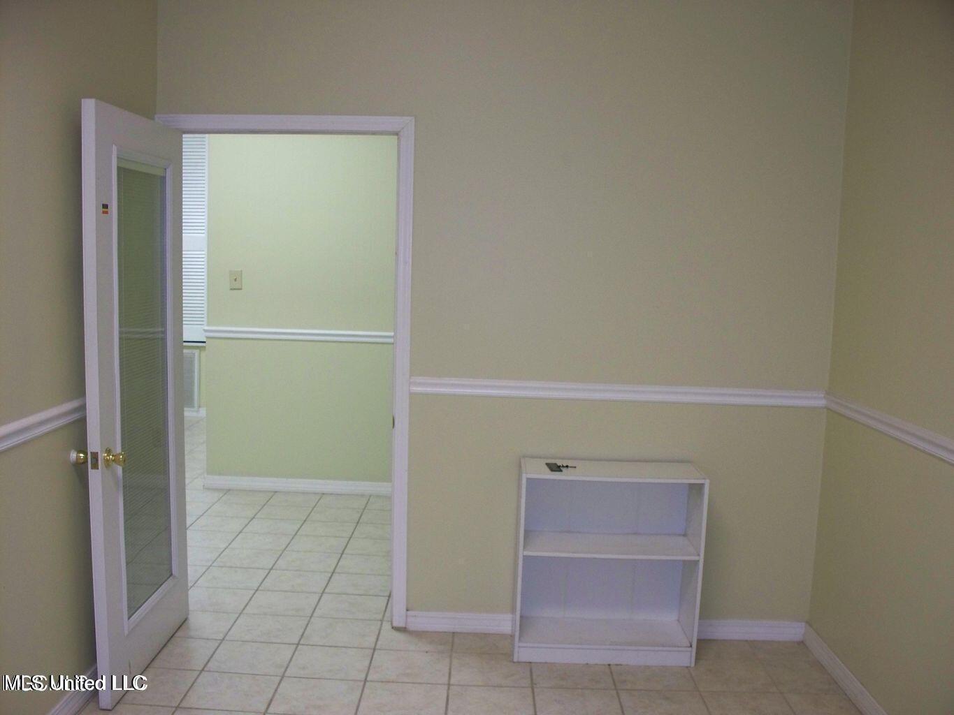 963 Division Street Property Photo 10