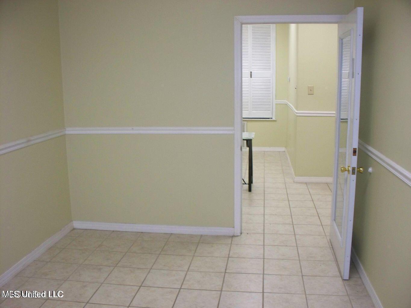 963 Division Street Property Photo 11