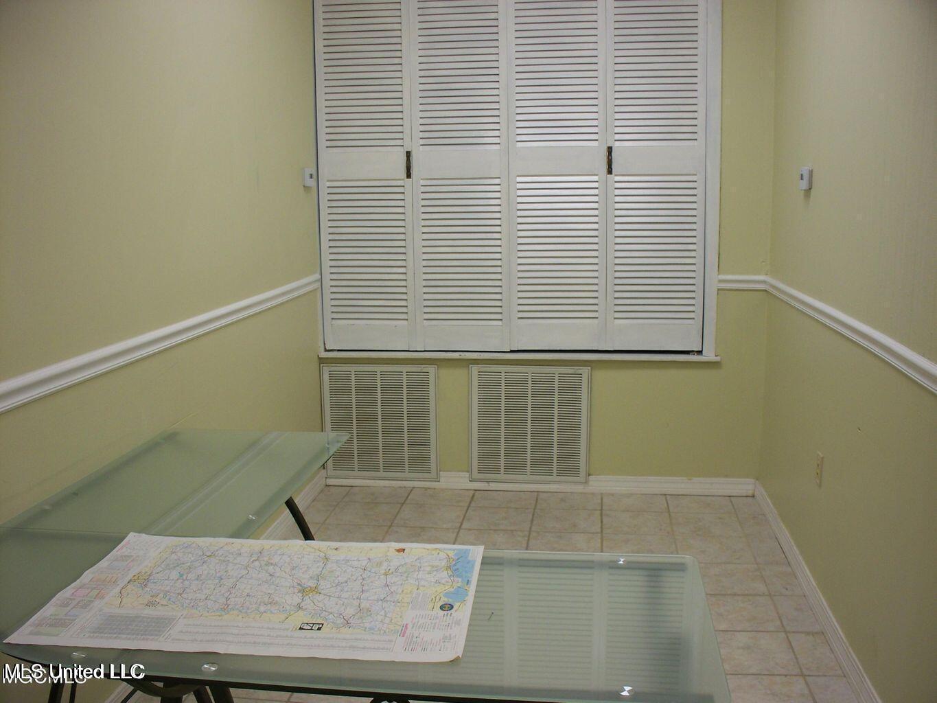 963 Division Street Property Photo 17
