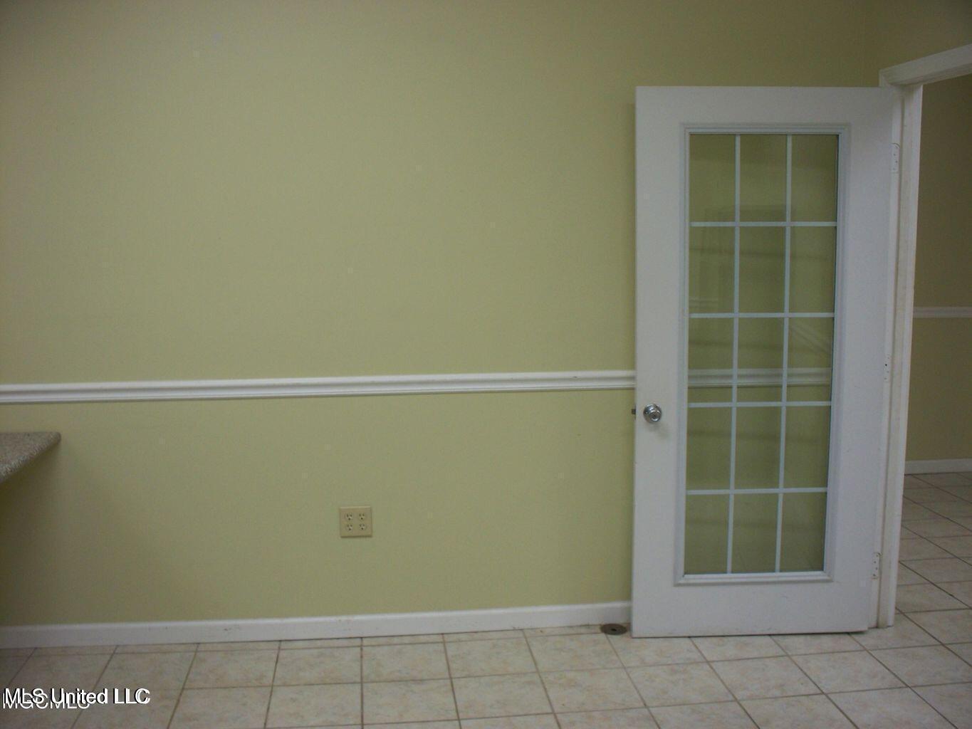 963 Division Street Property Photo 18
