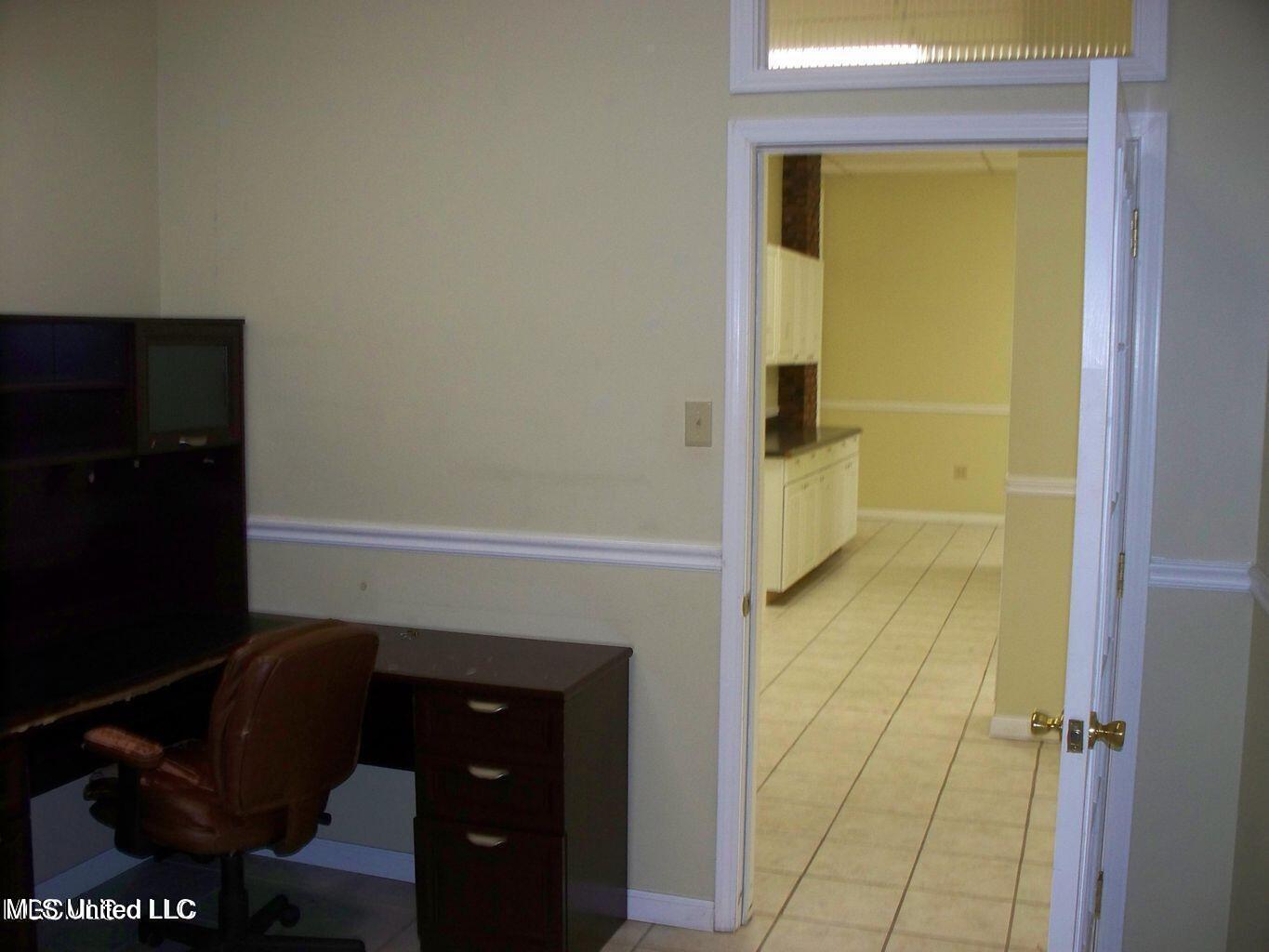 963 Division Street Property Photo 22