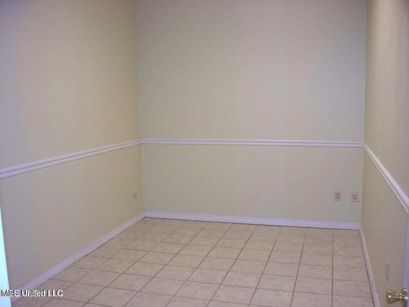 963 Division Street Property Photo 23