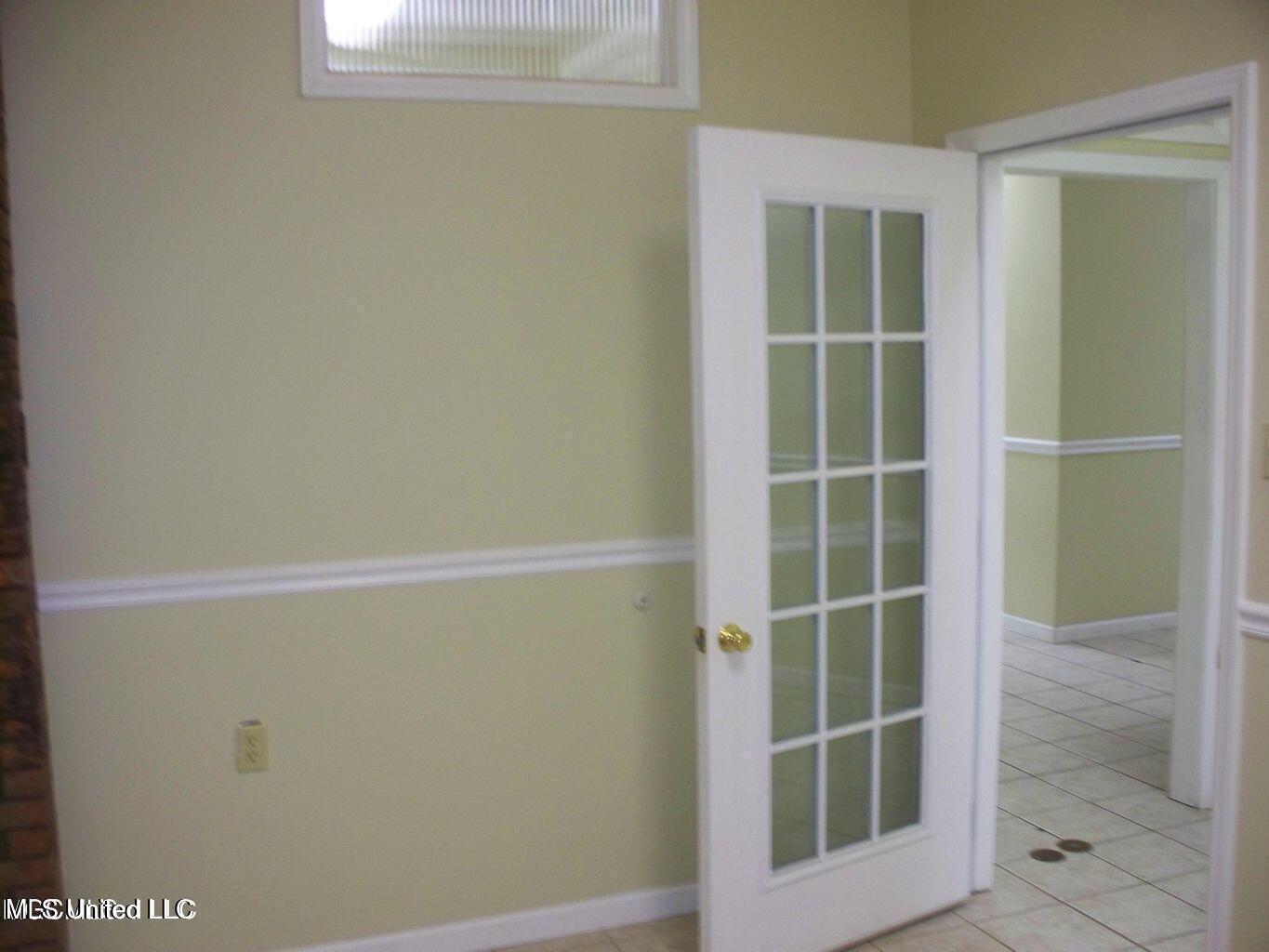 963 Division Street Property Photo 26