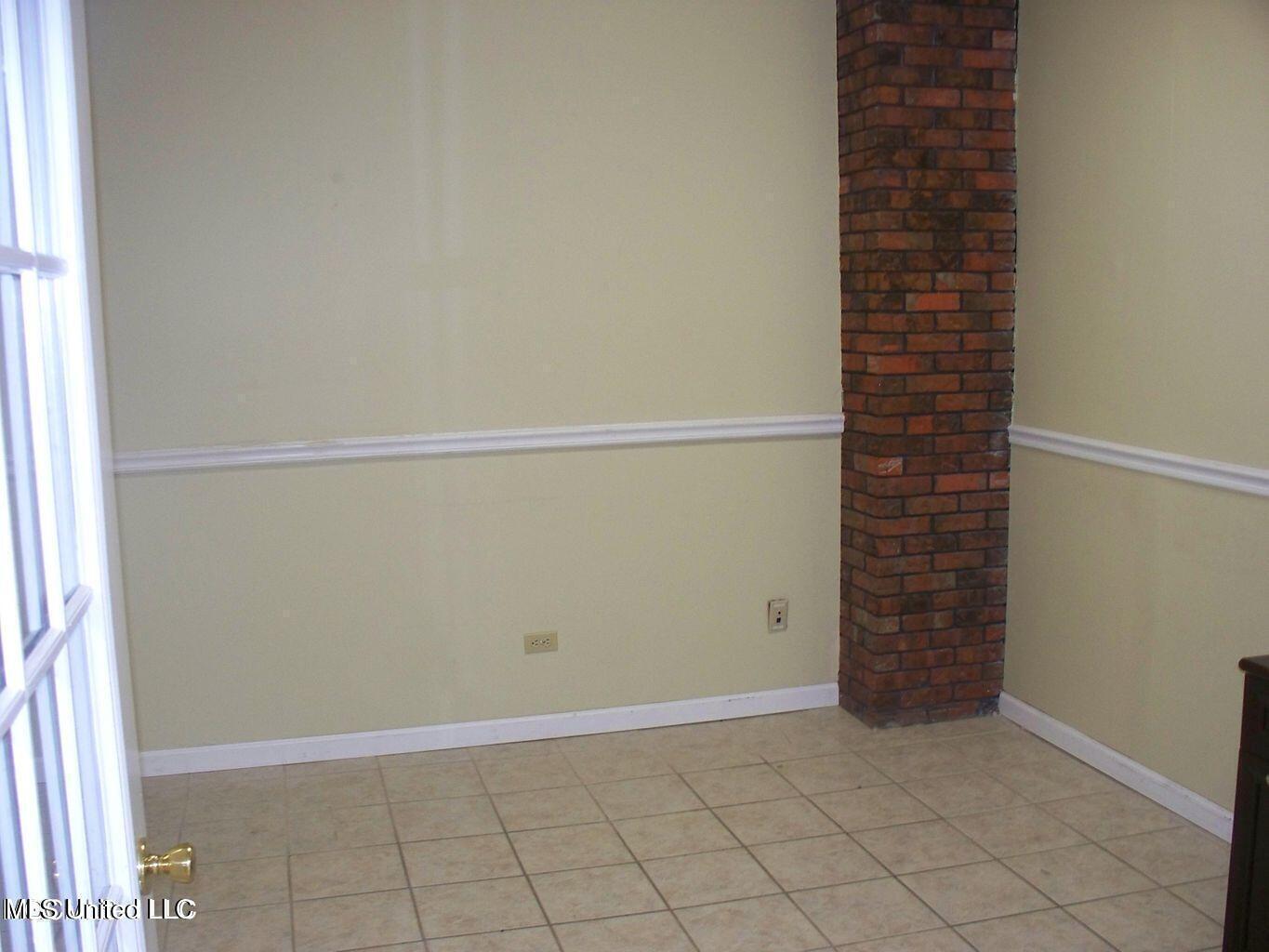 963 Division Street Property Photo 27