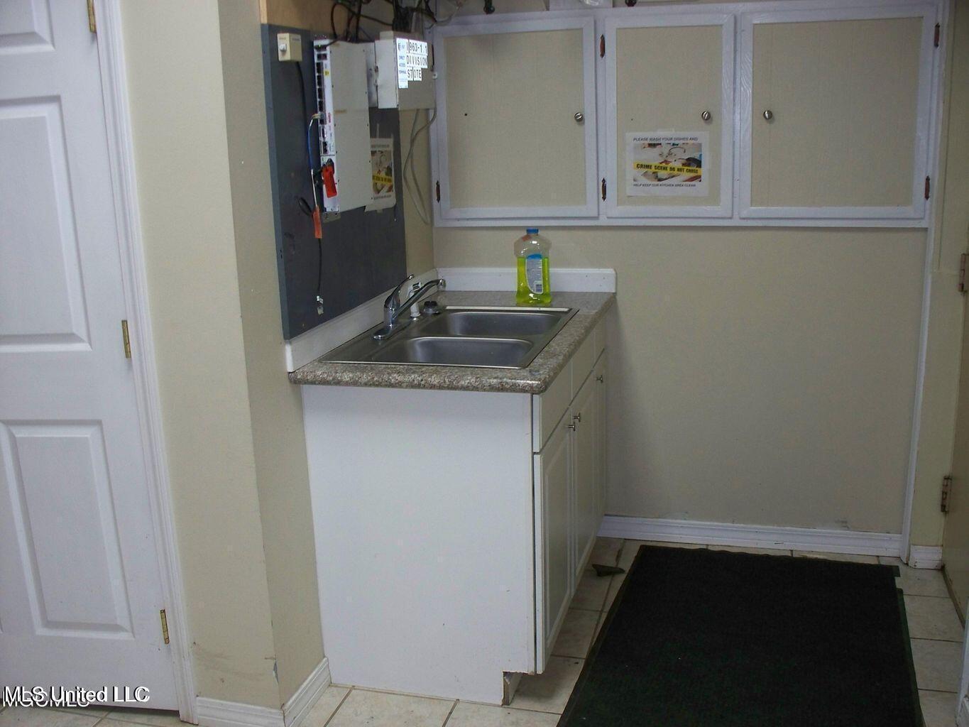 963 Division Street Property Photo 29