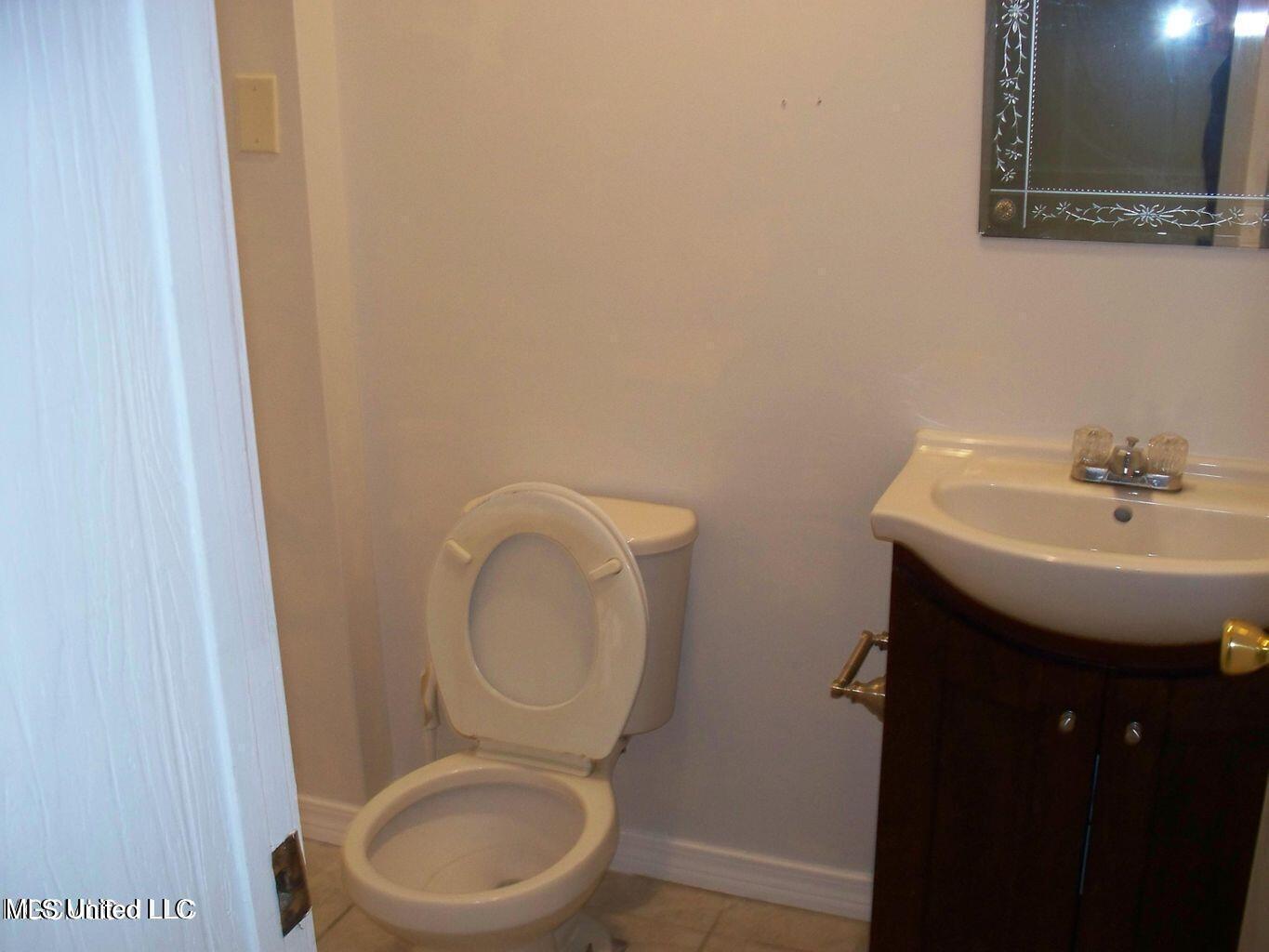 963 Division Street Property Photo 31