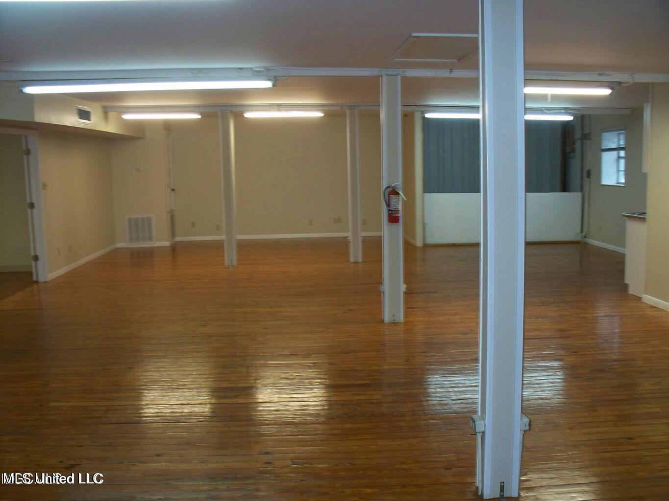963 Division Street Property Photo 37