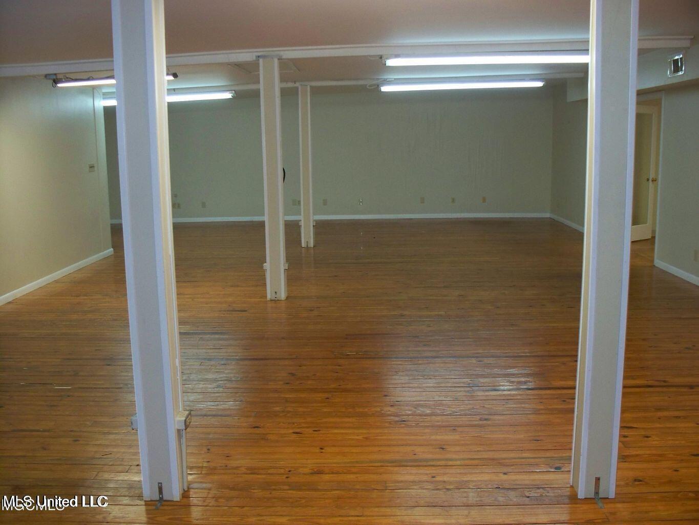 963 Division Street Property Photo 38