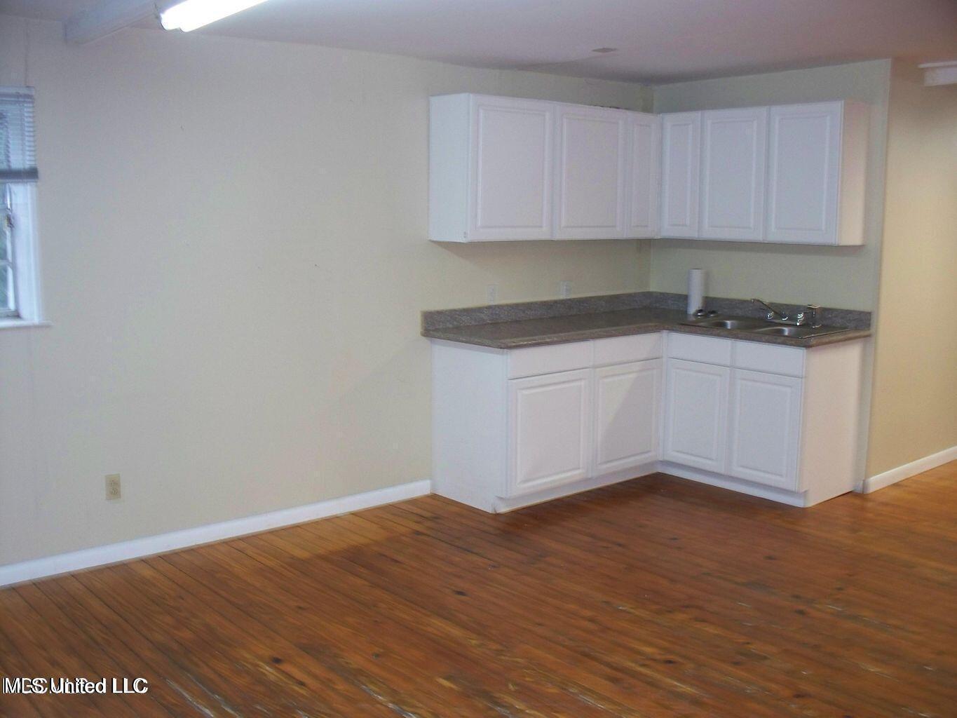 963 Division Street Property Photo 39