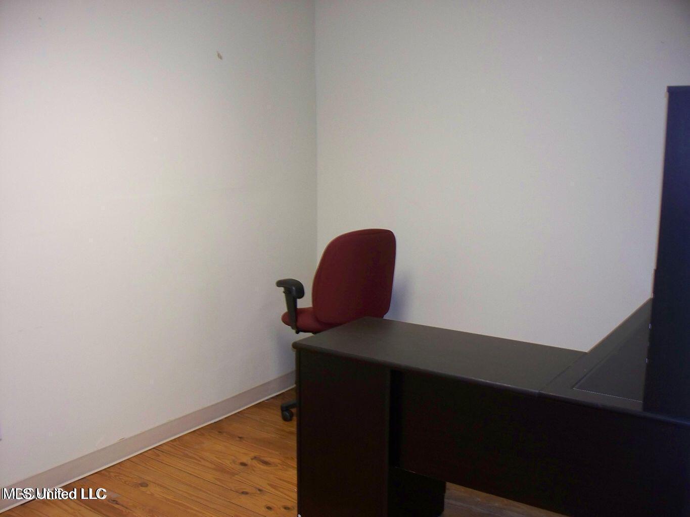 963 Division Street Property Photo 40