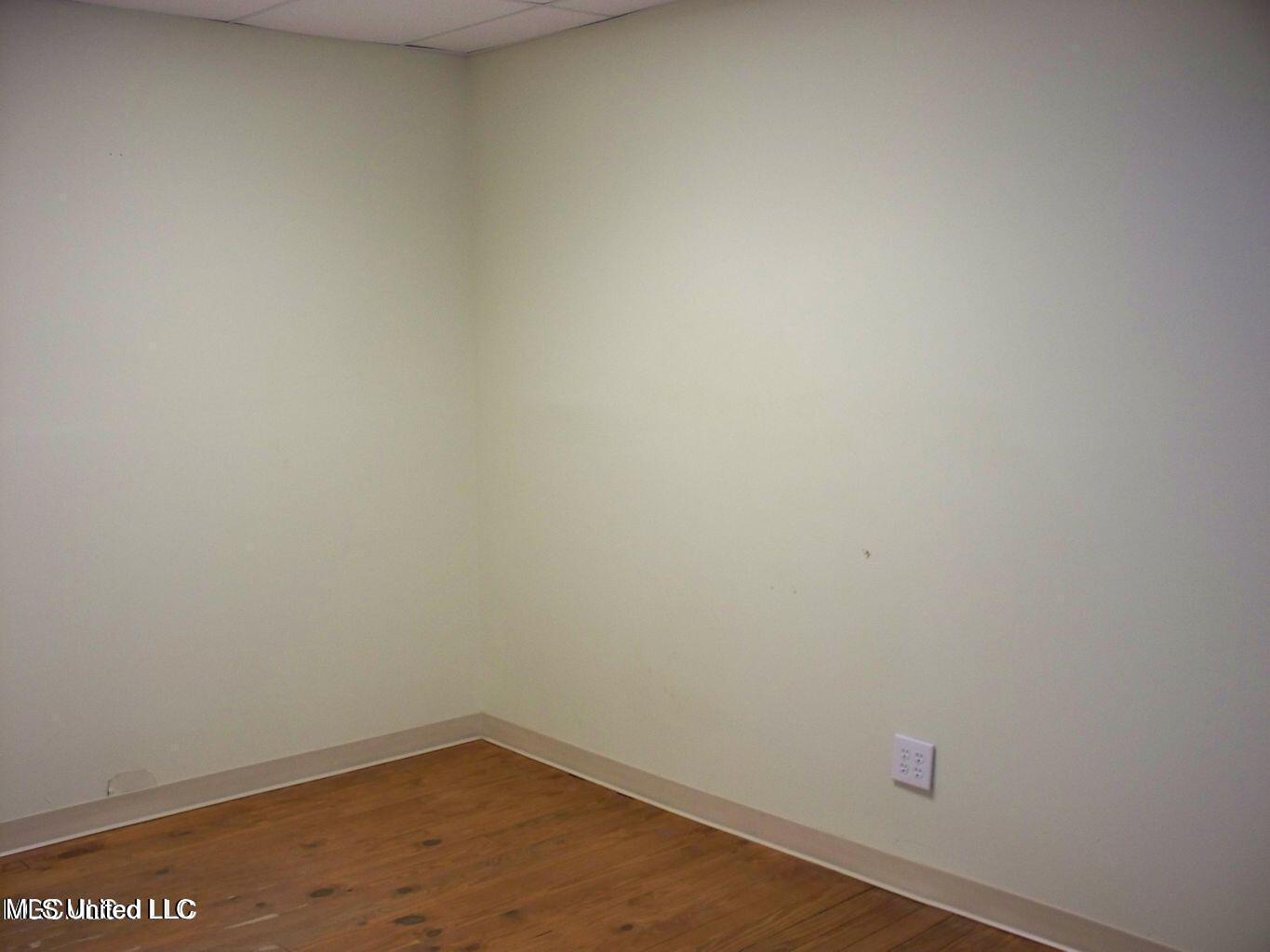 963 Division Street Property Photo 42