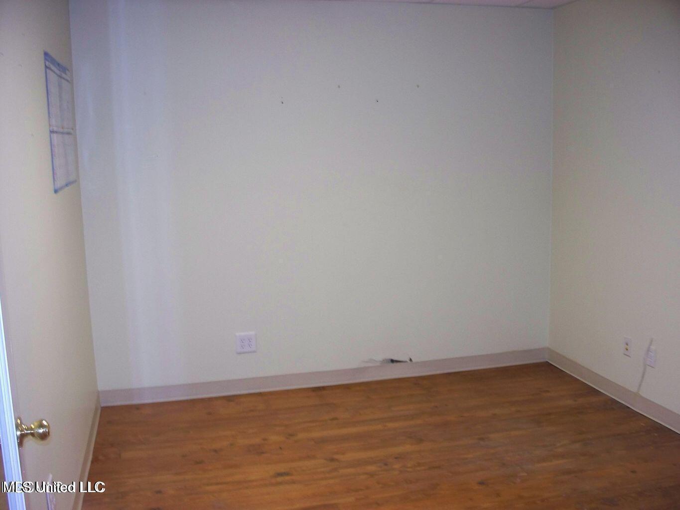 963 Division Street Property Photo 43