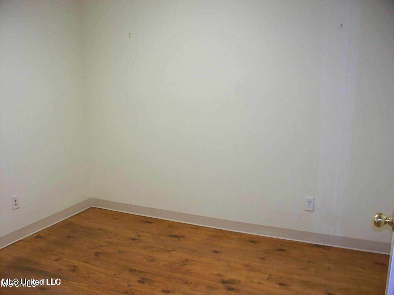 963 Division Street Property Photo 44