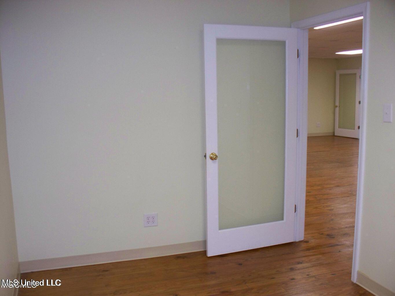 963 Division Street Property Photo 49