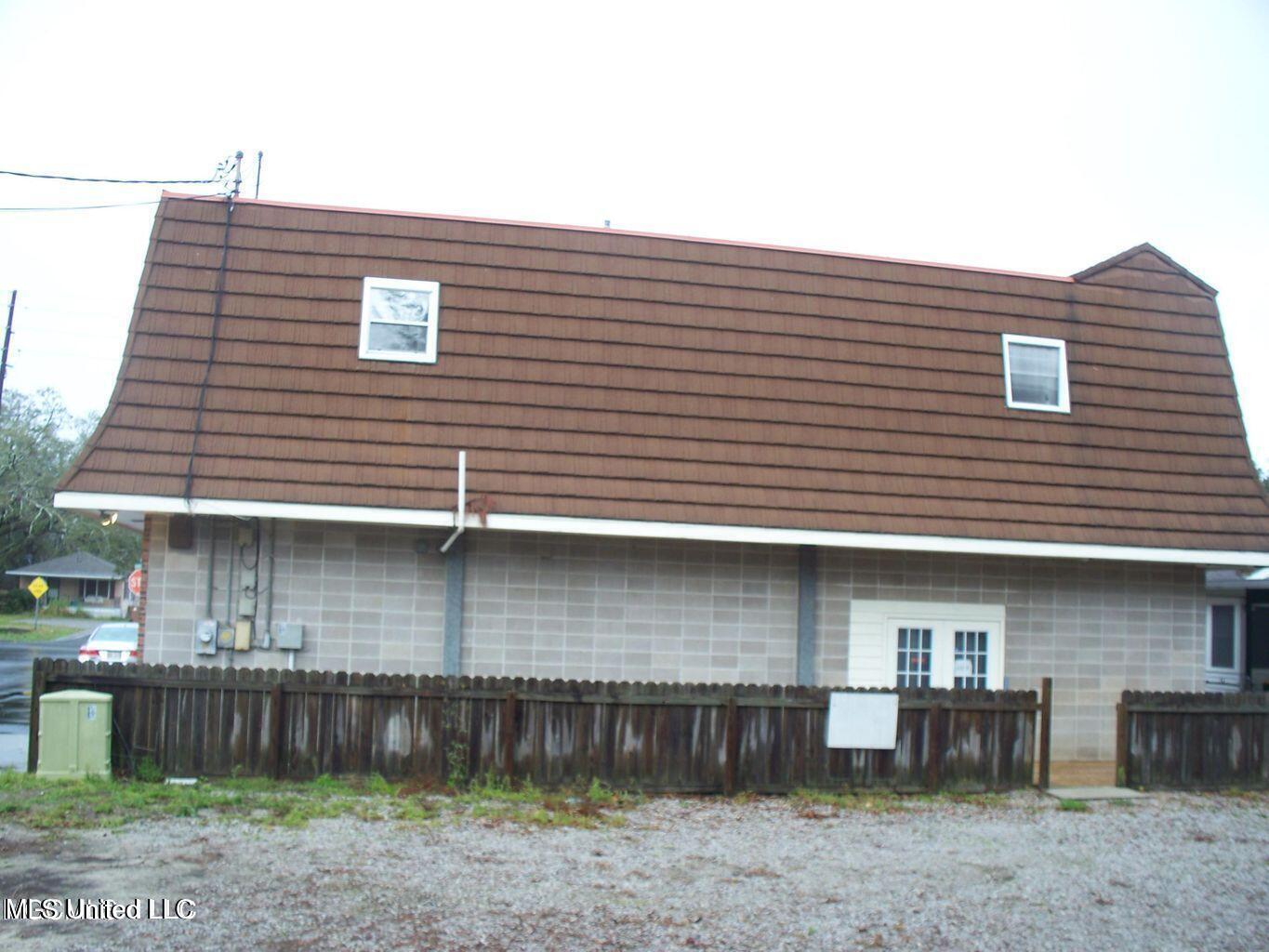 963 Division Street Property Photo 54