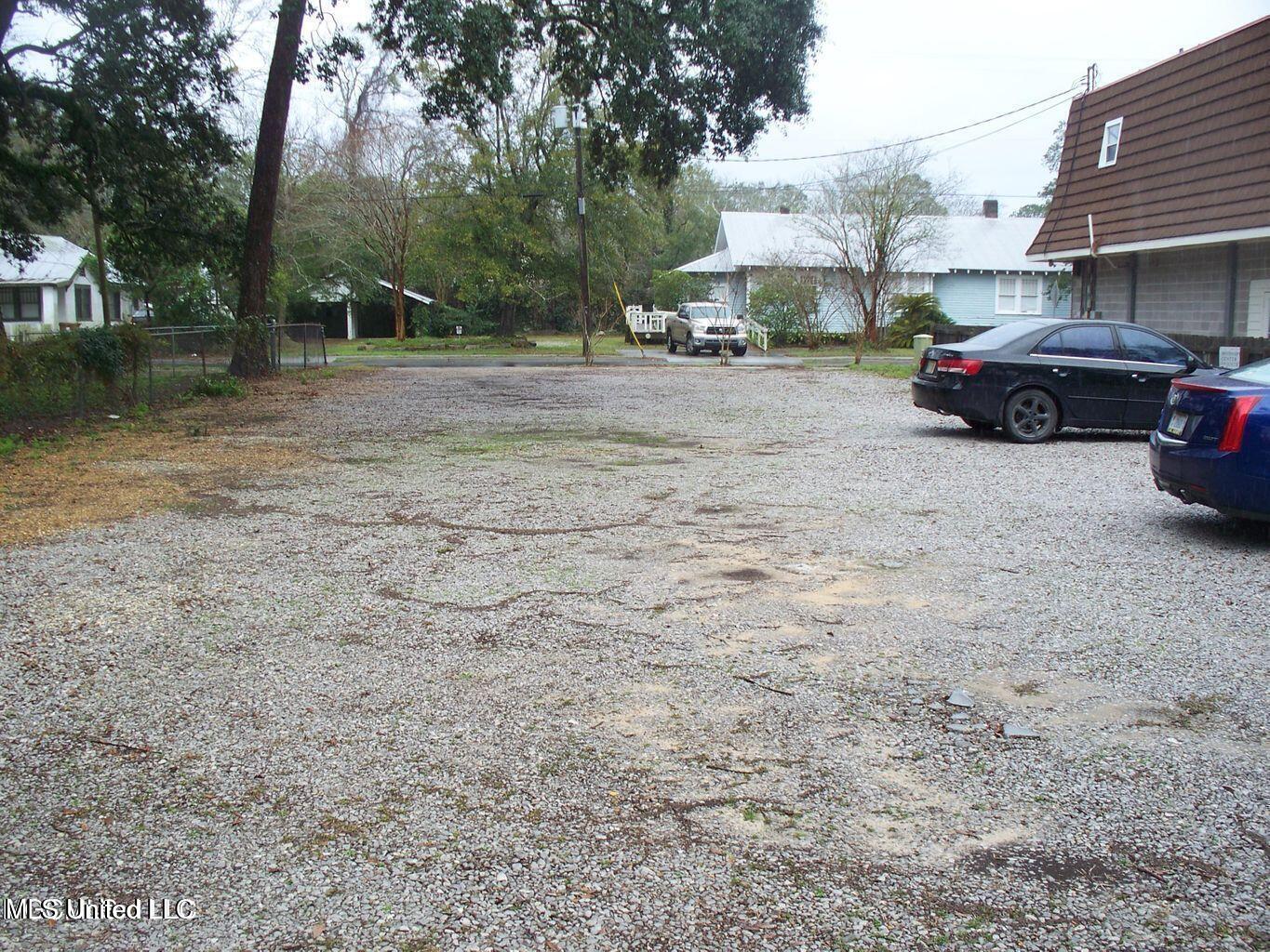 963 Division Street Property Photo 55