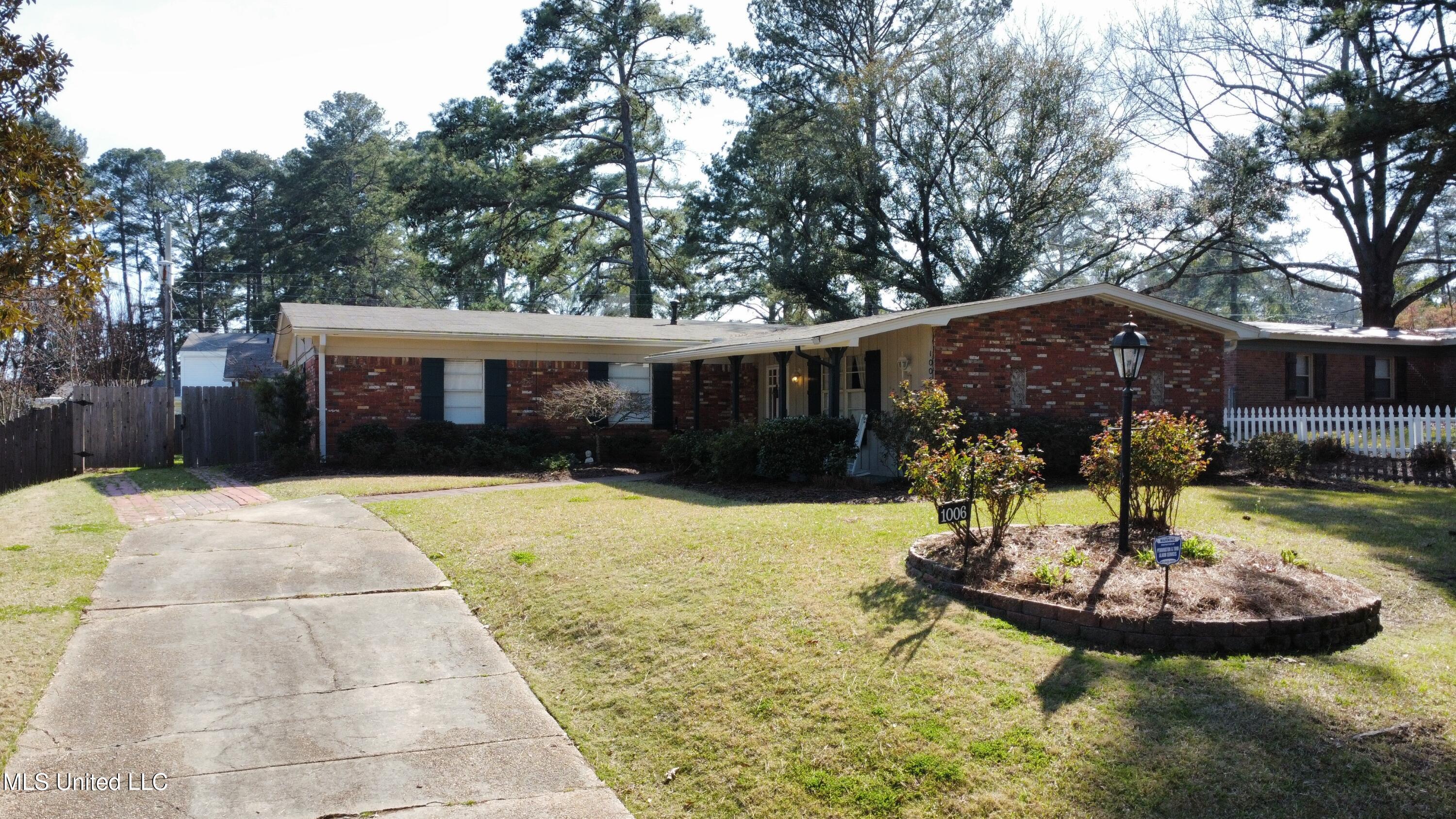 1006 Arlington Street Property Photo