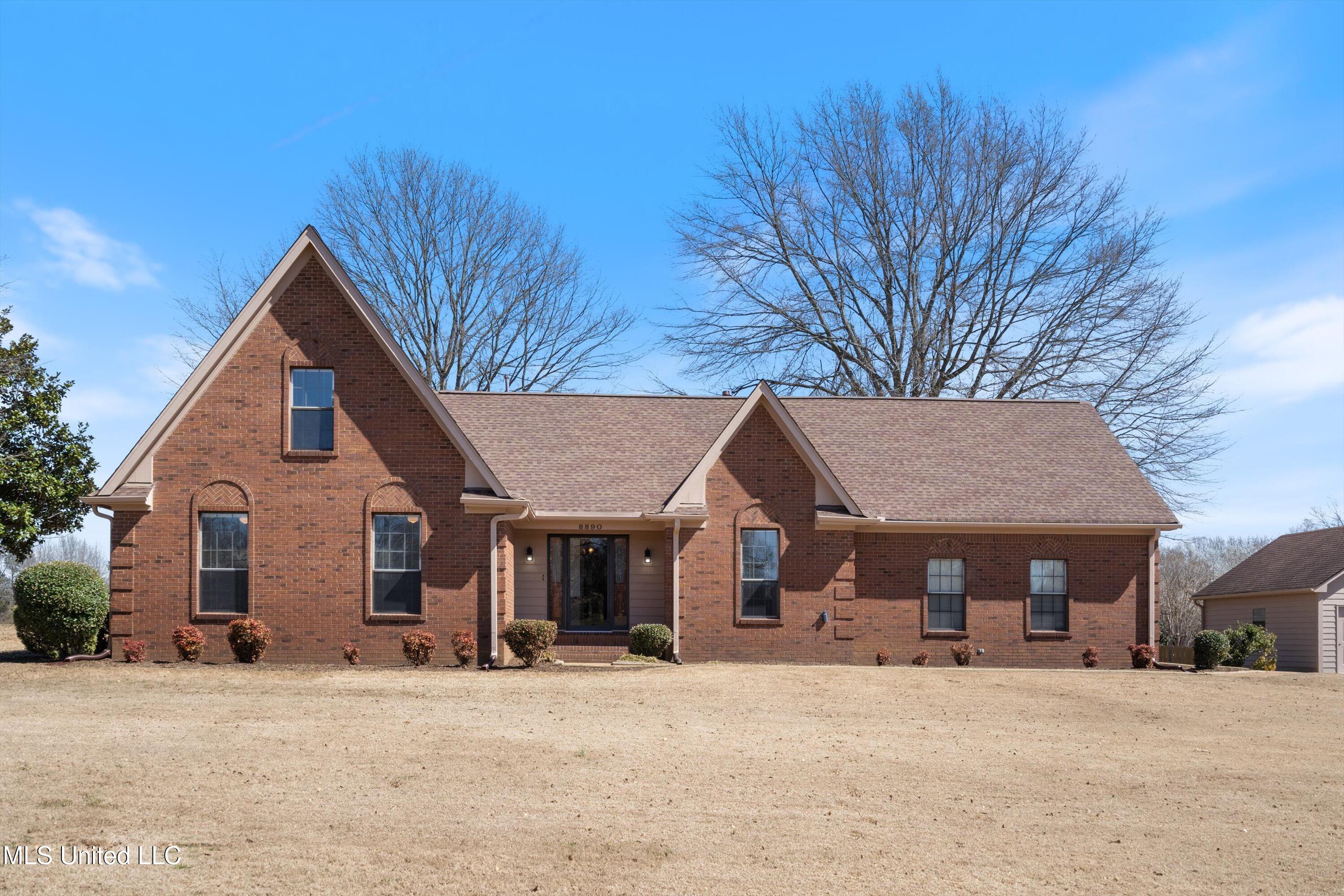 8890 Oakwood Lane Property Photo 1