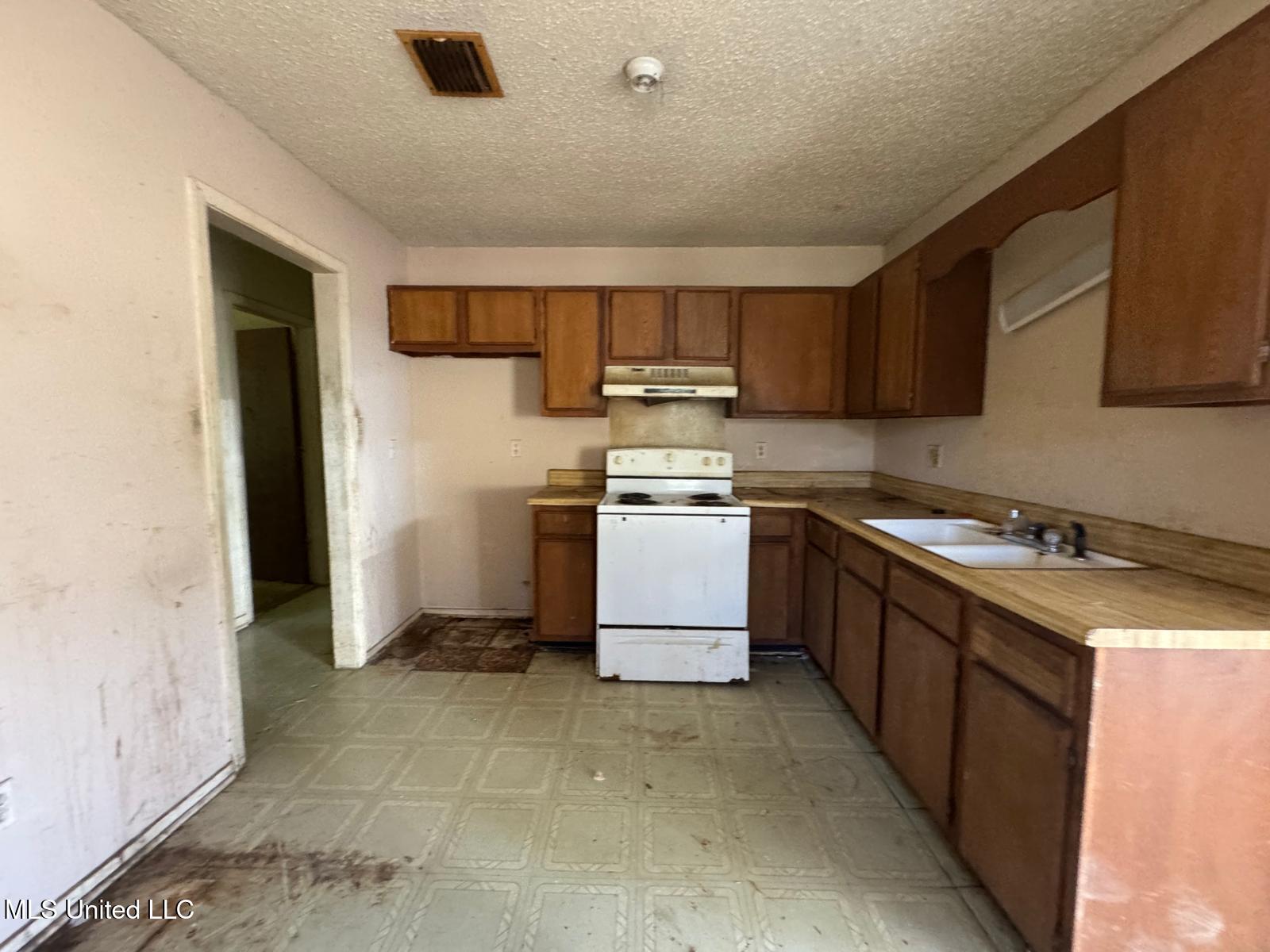 908 Wabash Avenue Property Photo 6