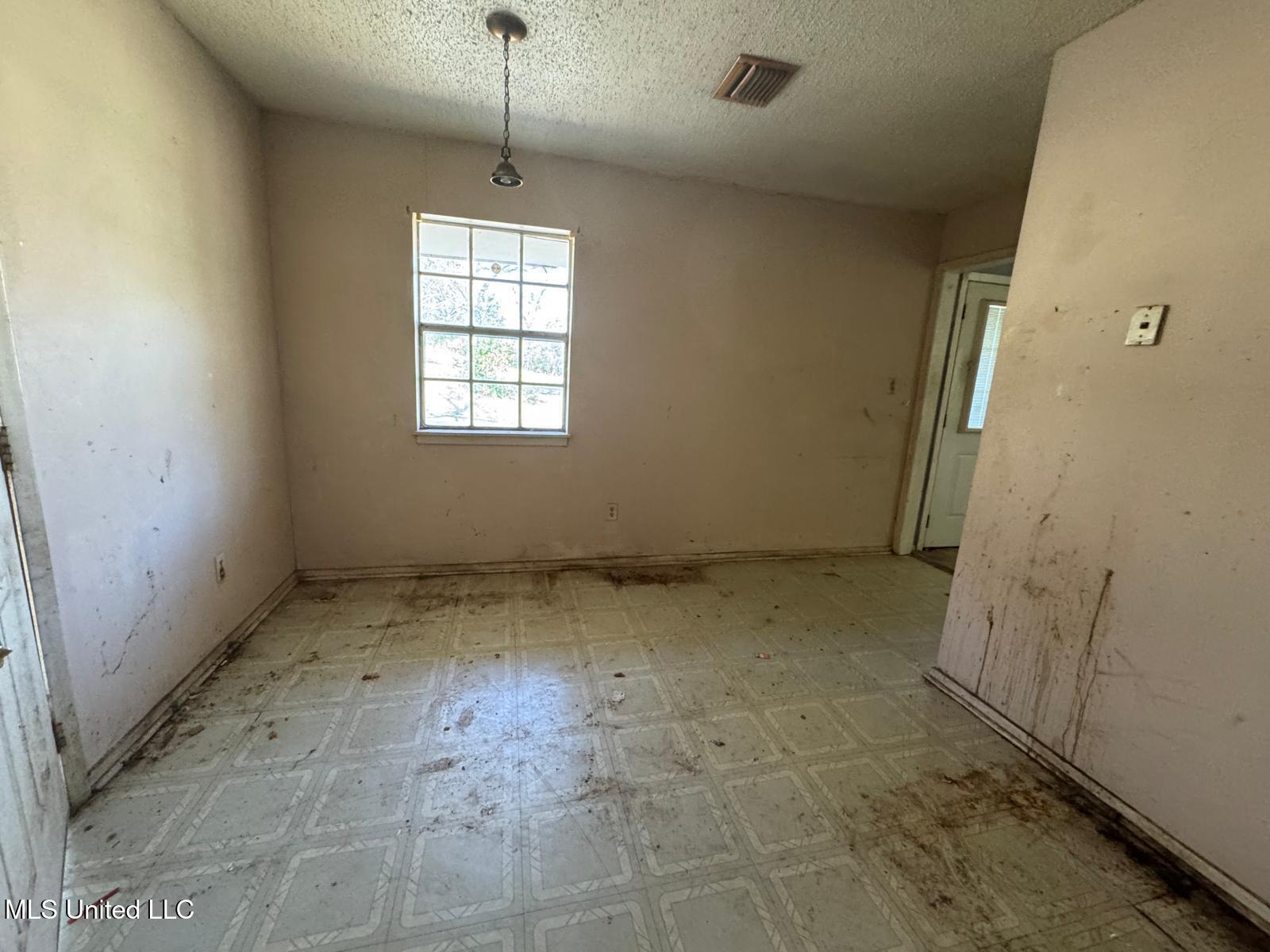 908 Wabash Avenue Property Photo 8