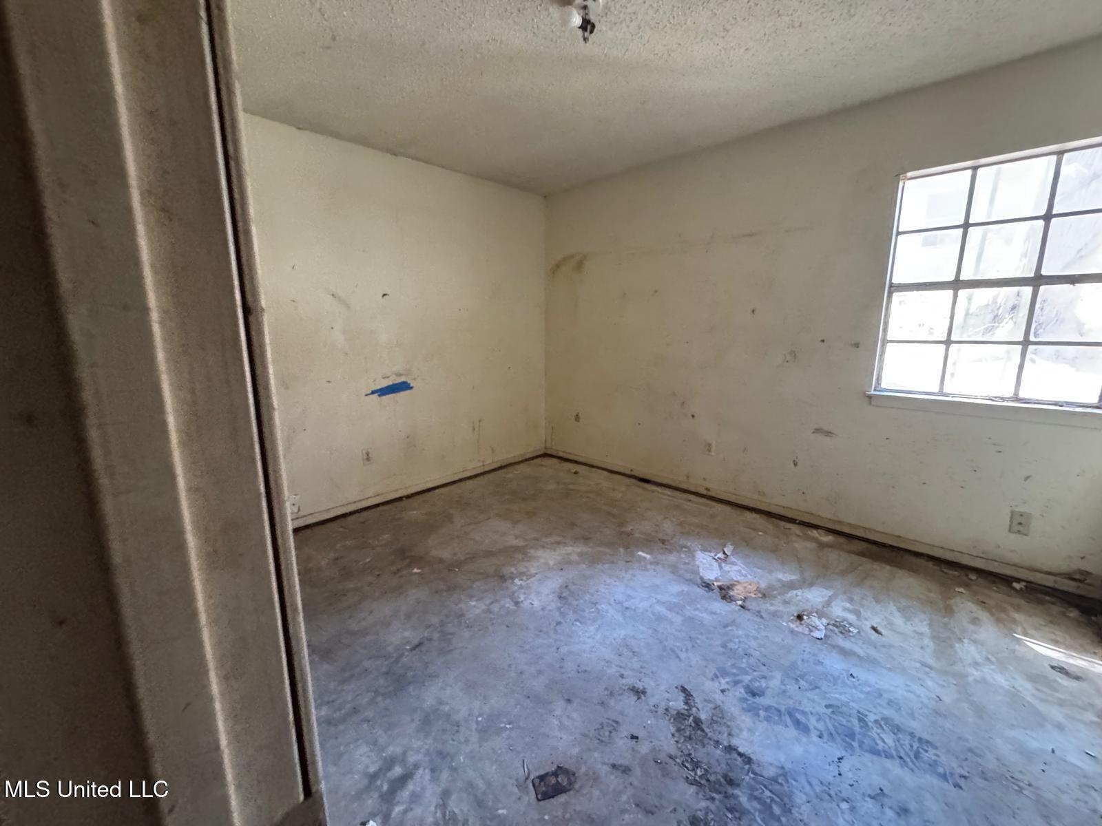 908 Wabash Avenue Property Photo 13