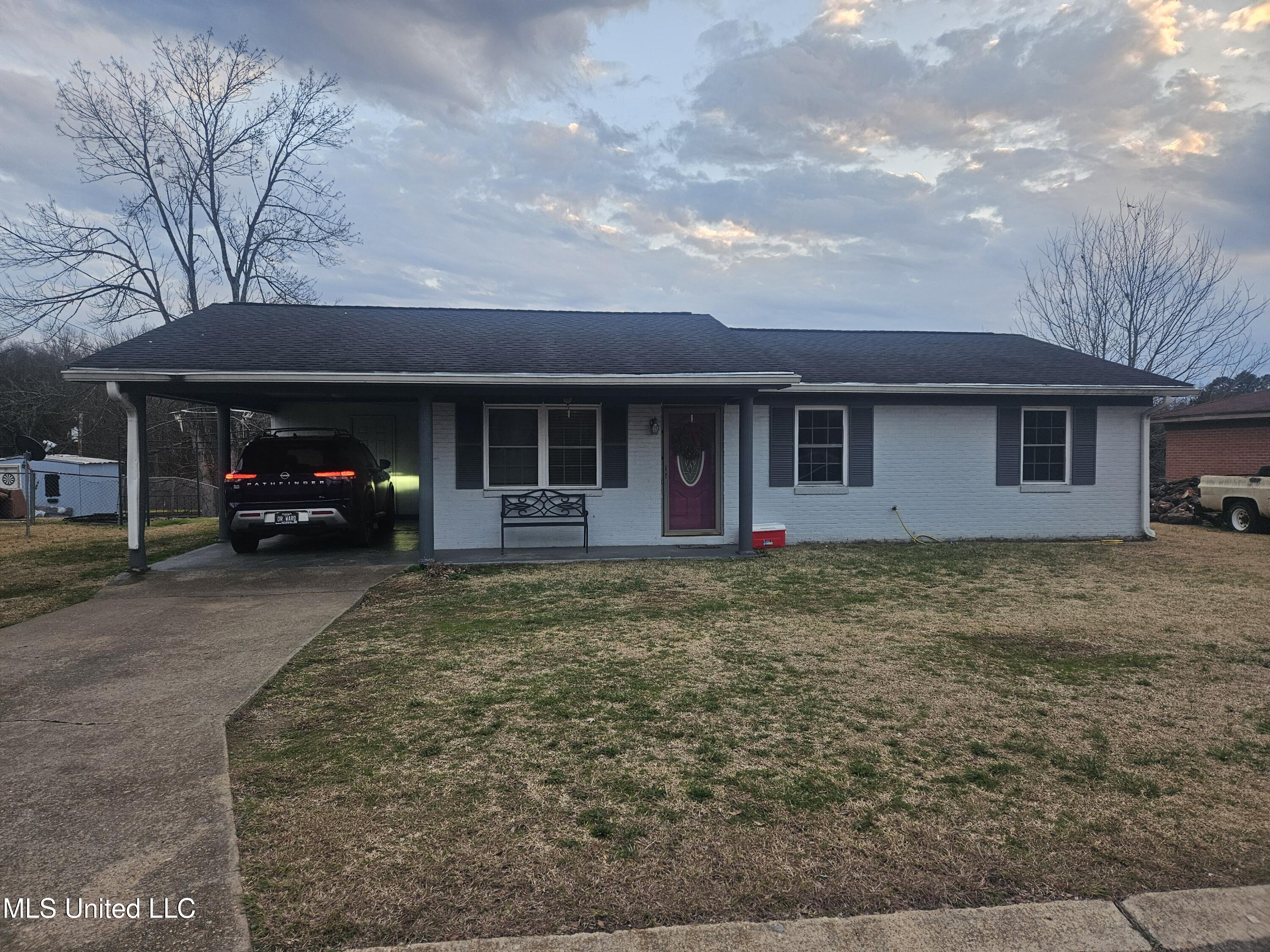 121 Northside Drive Property Photo 1