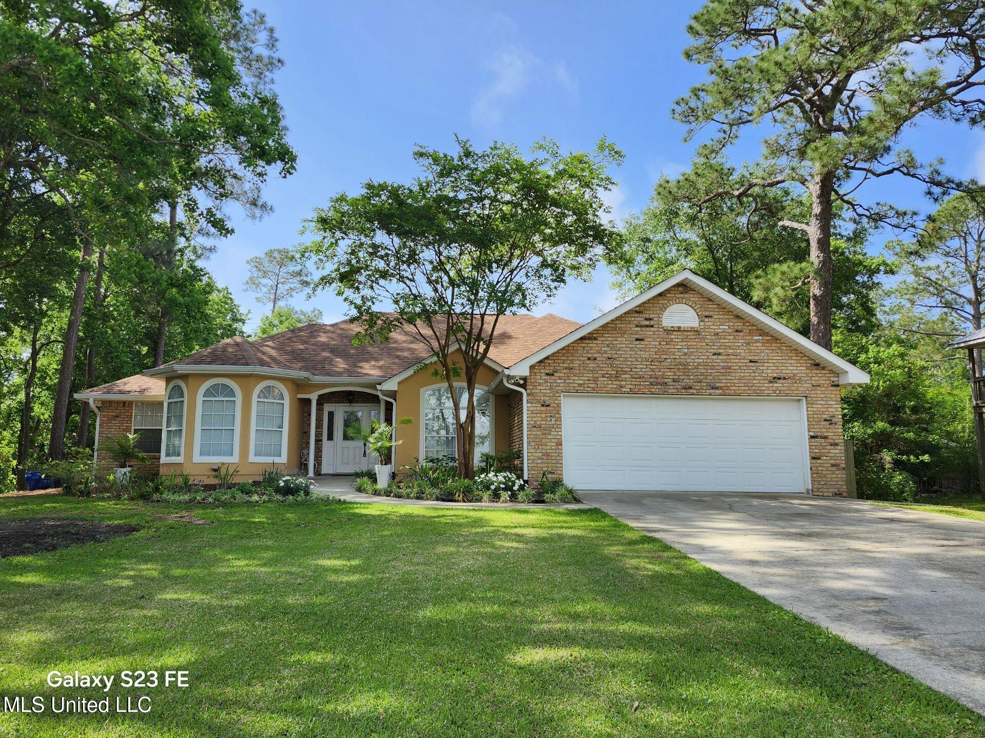 104 Fernwood Drive Property Photo 1