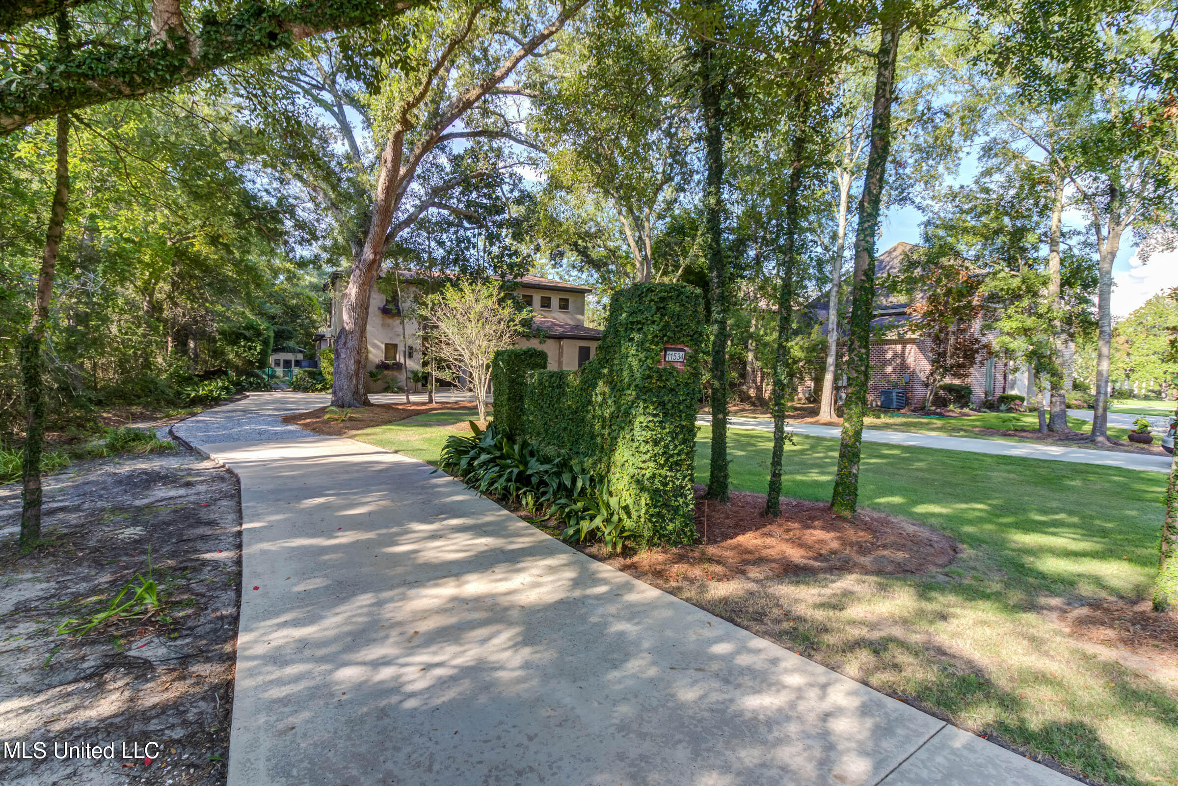 11534 Hillcrest Road Property Photo