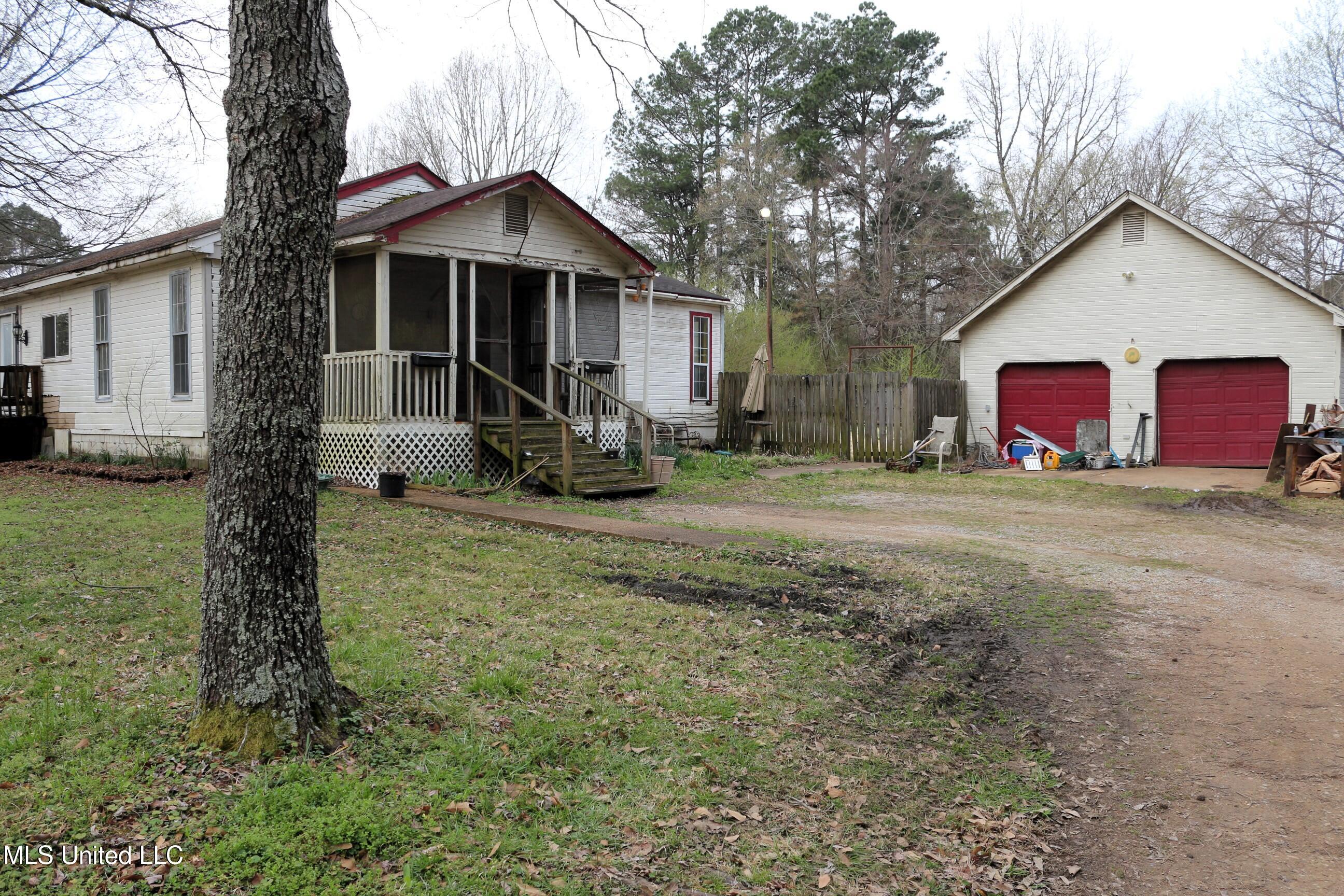 231 Holiday Drive Property Photo 1