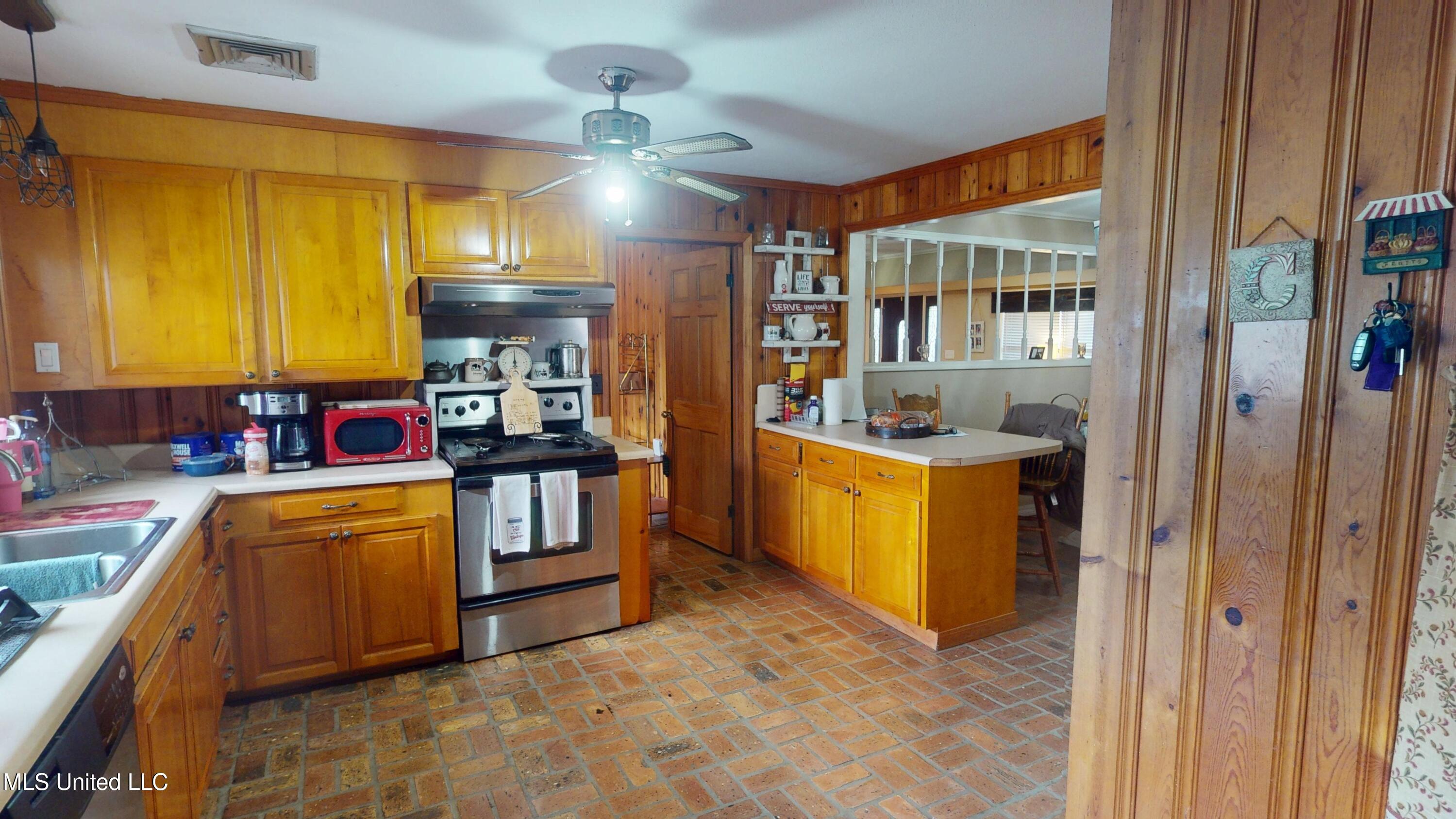 212 St Horace Street Property Photo 3