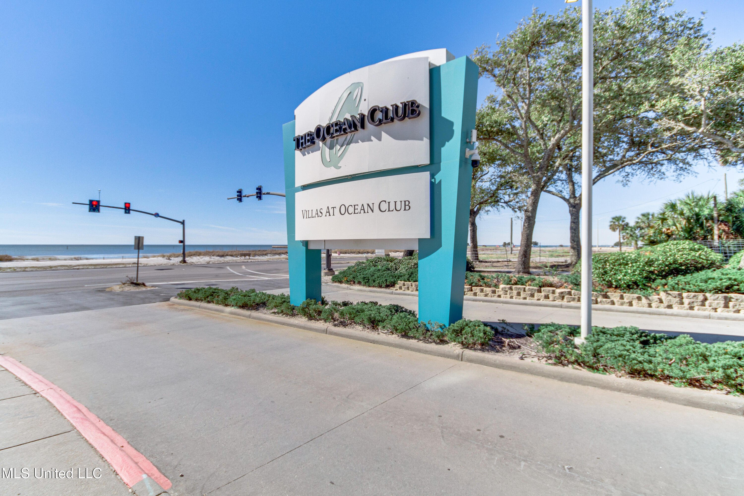 2060 Beach Boulevard Property Photo 3