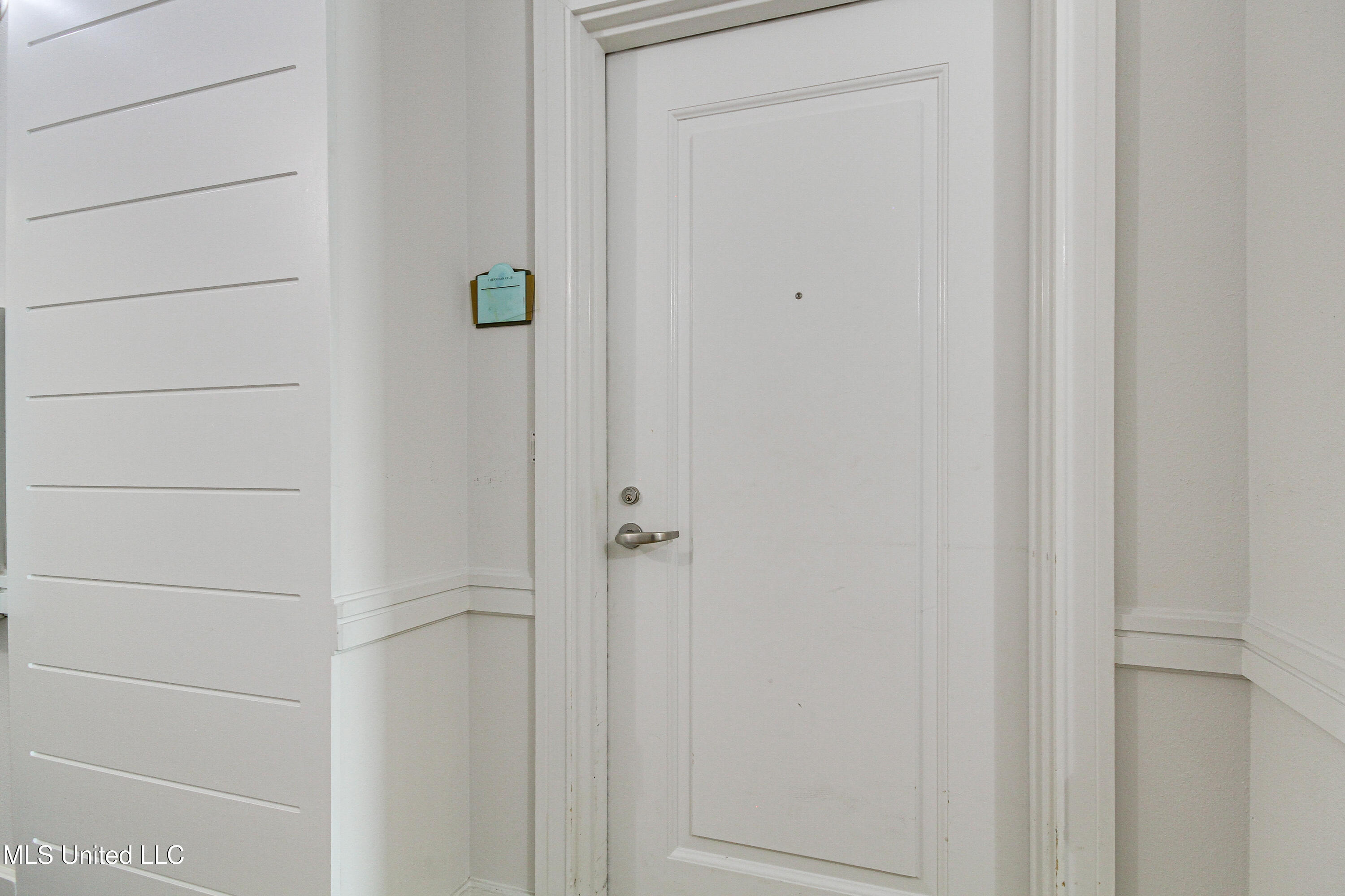 2060 Beach Boulevard Property Photo 4