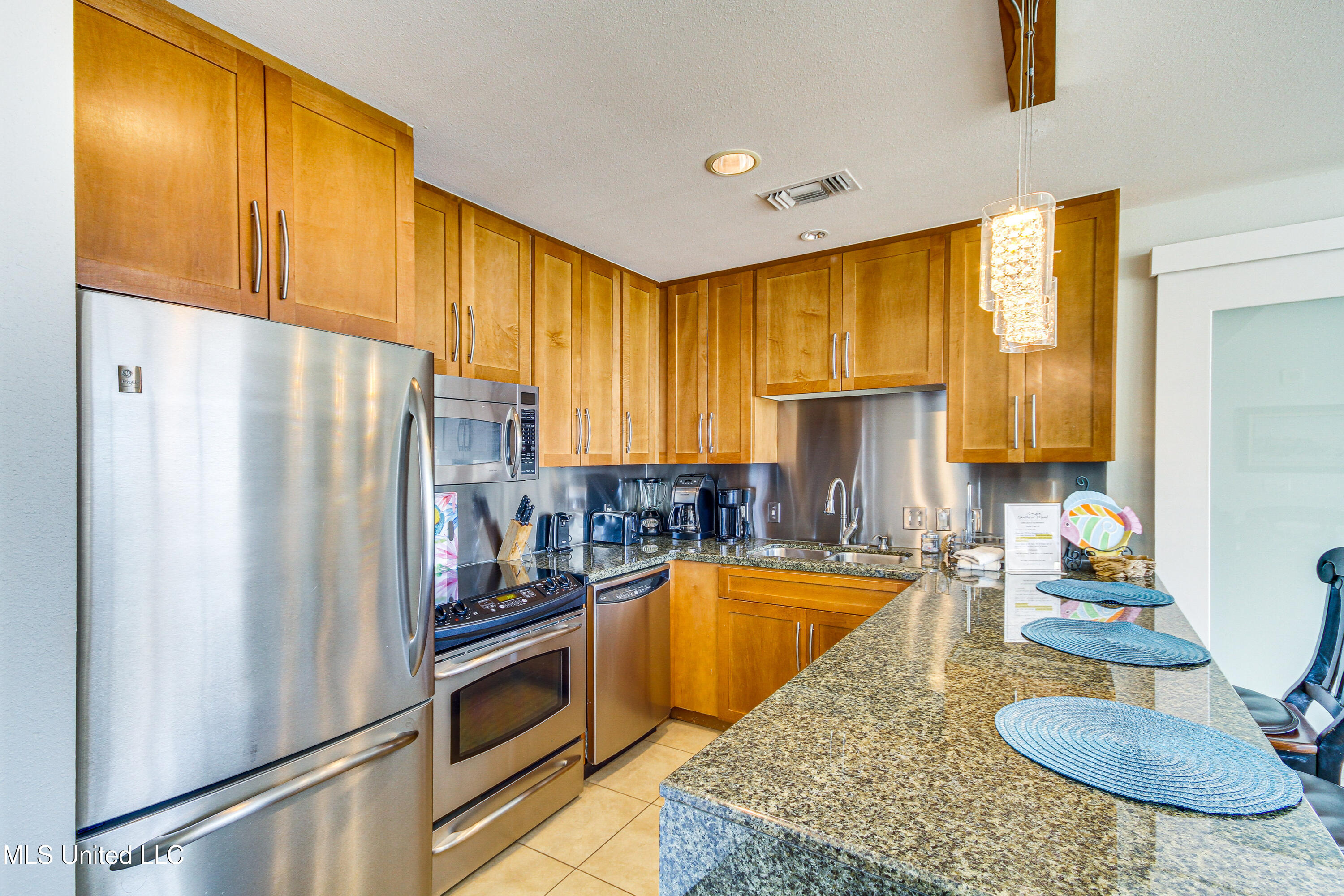 2060 Beach Boulevard Property Photo 12