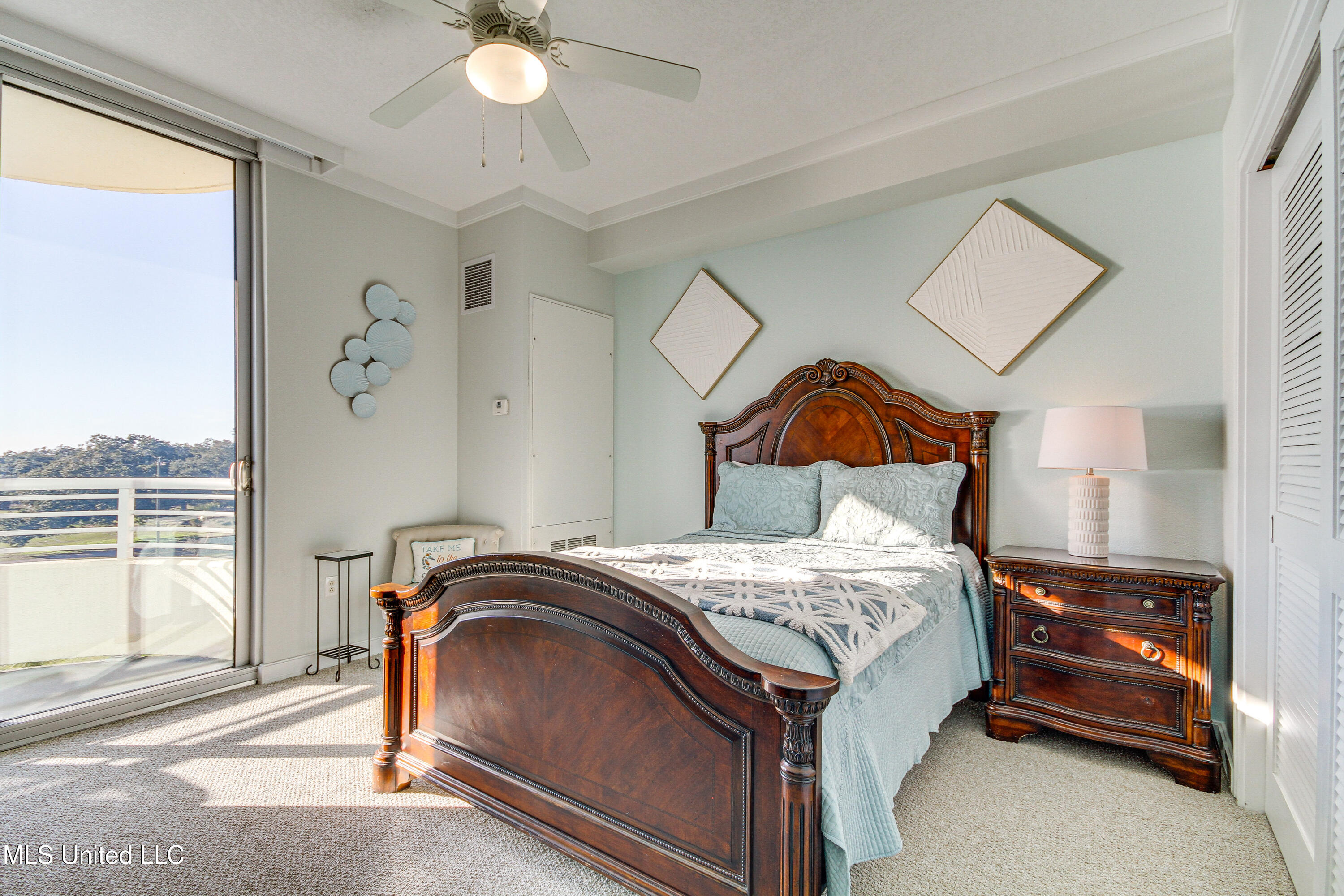 2060 Beach Boulevard Property Photo 16